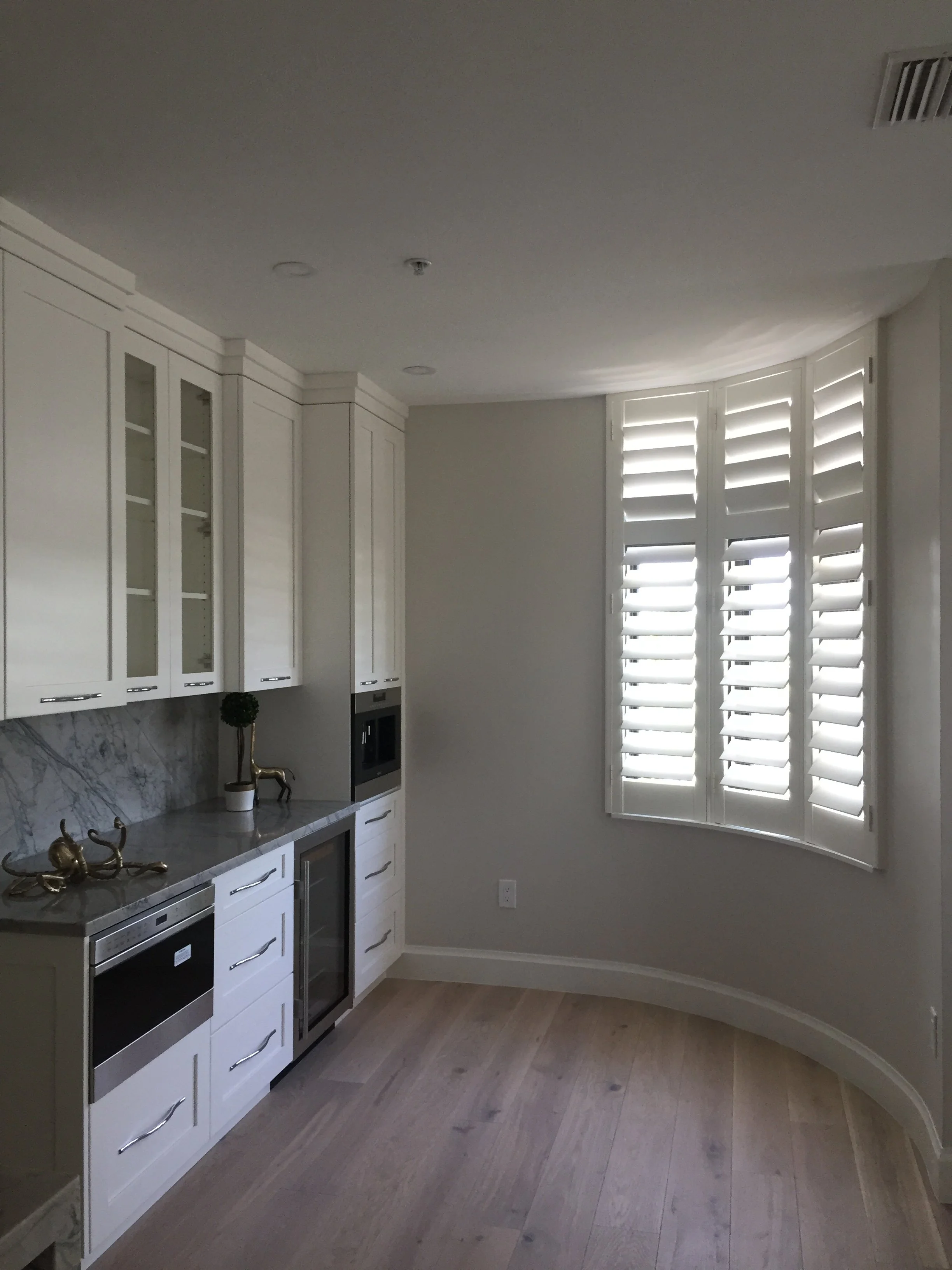 Clearview Kitchen Curved Bay Window 3 Panels 4.5 Louvers.jpg