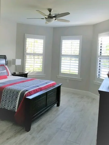 Clearview Bedroom 1 Panel with Mid-Rails 4.5 Louvers.jpg