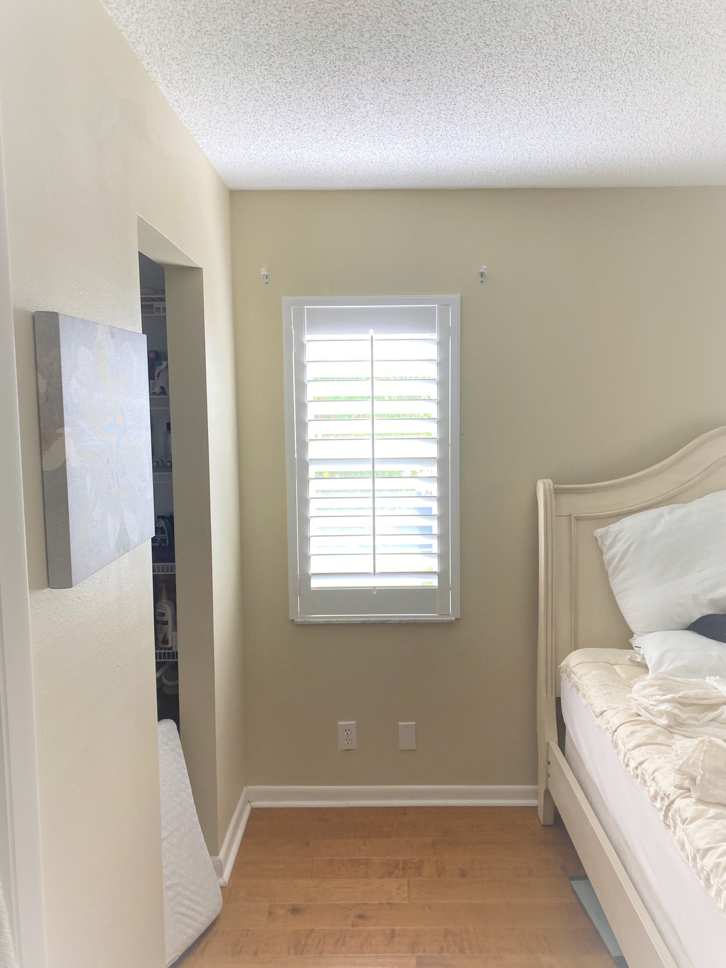 Center Tilt Rod Bedroom 1 Panel 3.5 Louvers.jpg