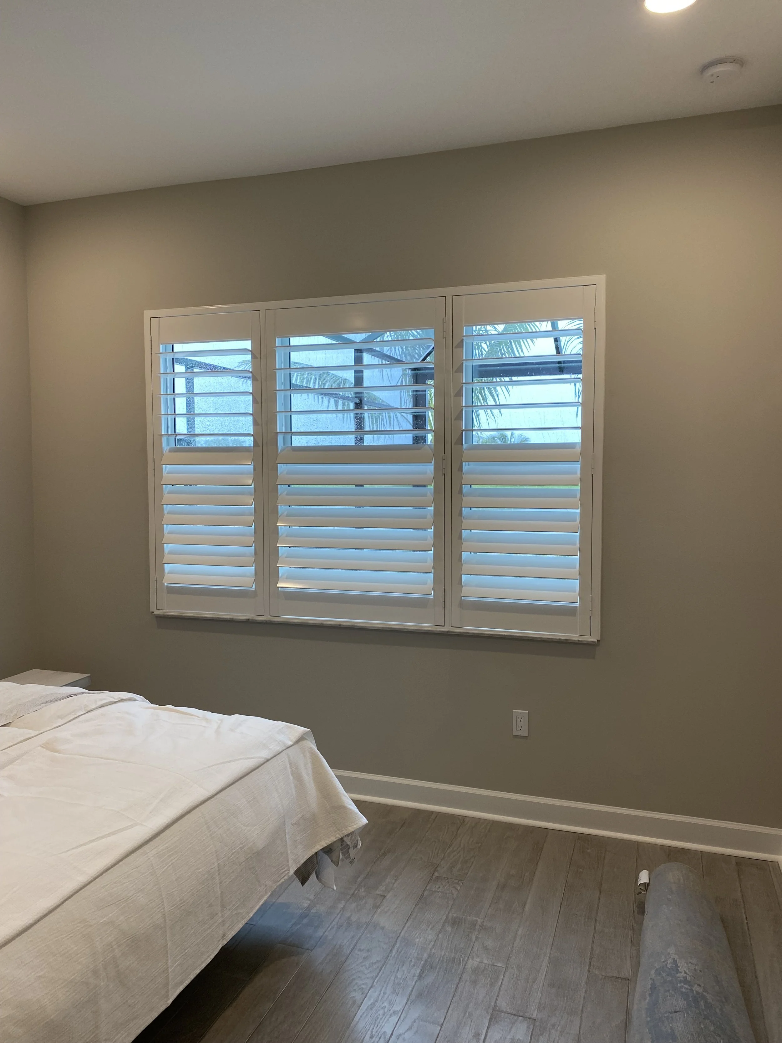 Clearview Bedroom 3 Panel Cut Tilt Rod 4.5 Louvers.jpg