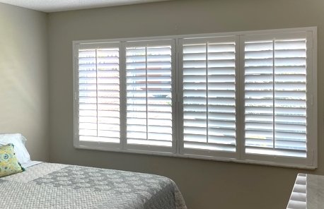 Center Tilt Rod Bedroom 4 panel 3.5 Louvers.jpg