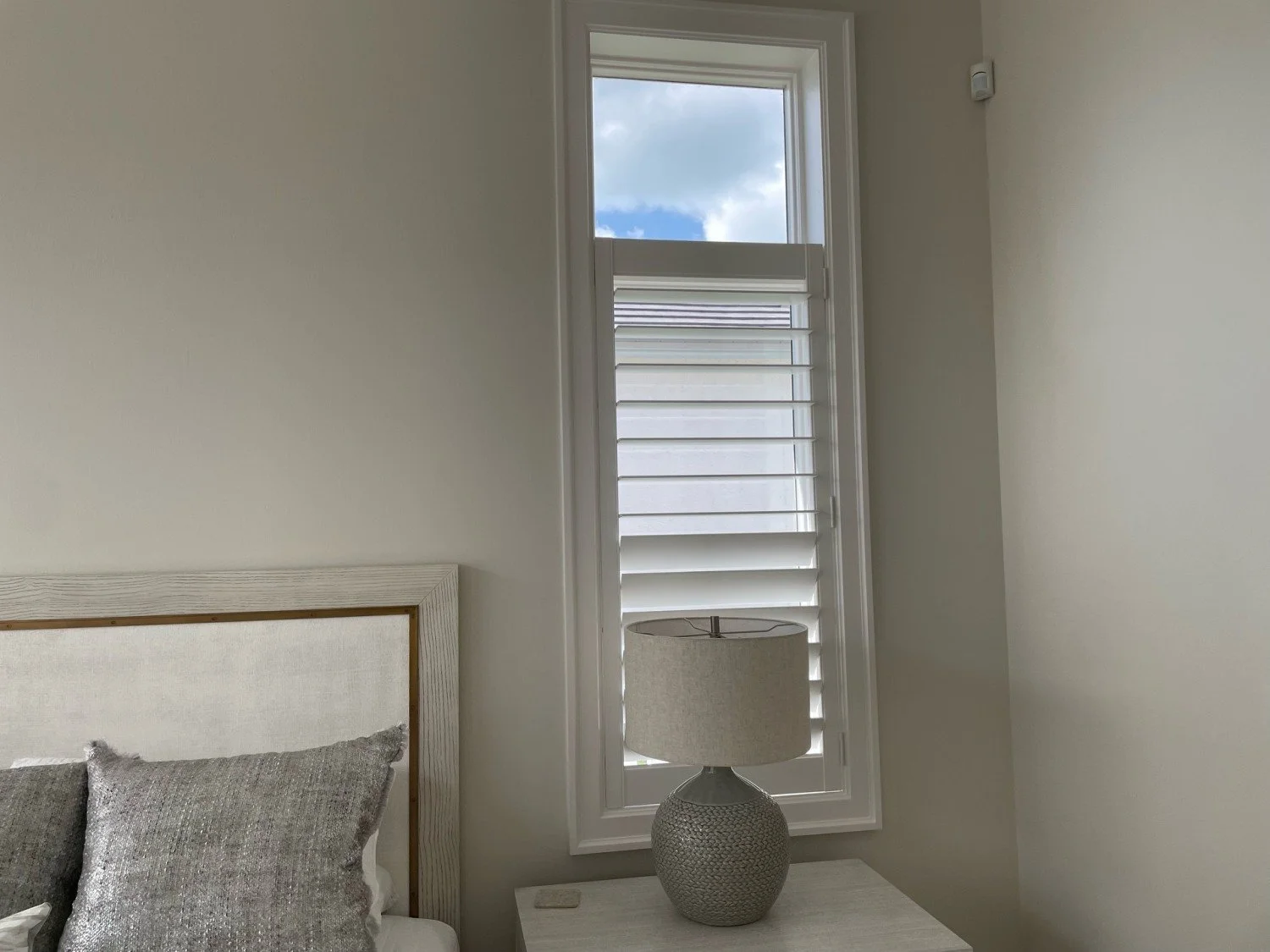 Clearview Bedroom 1 Panel Cut Tilt Direct Mount 5366 (2).jpg