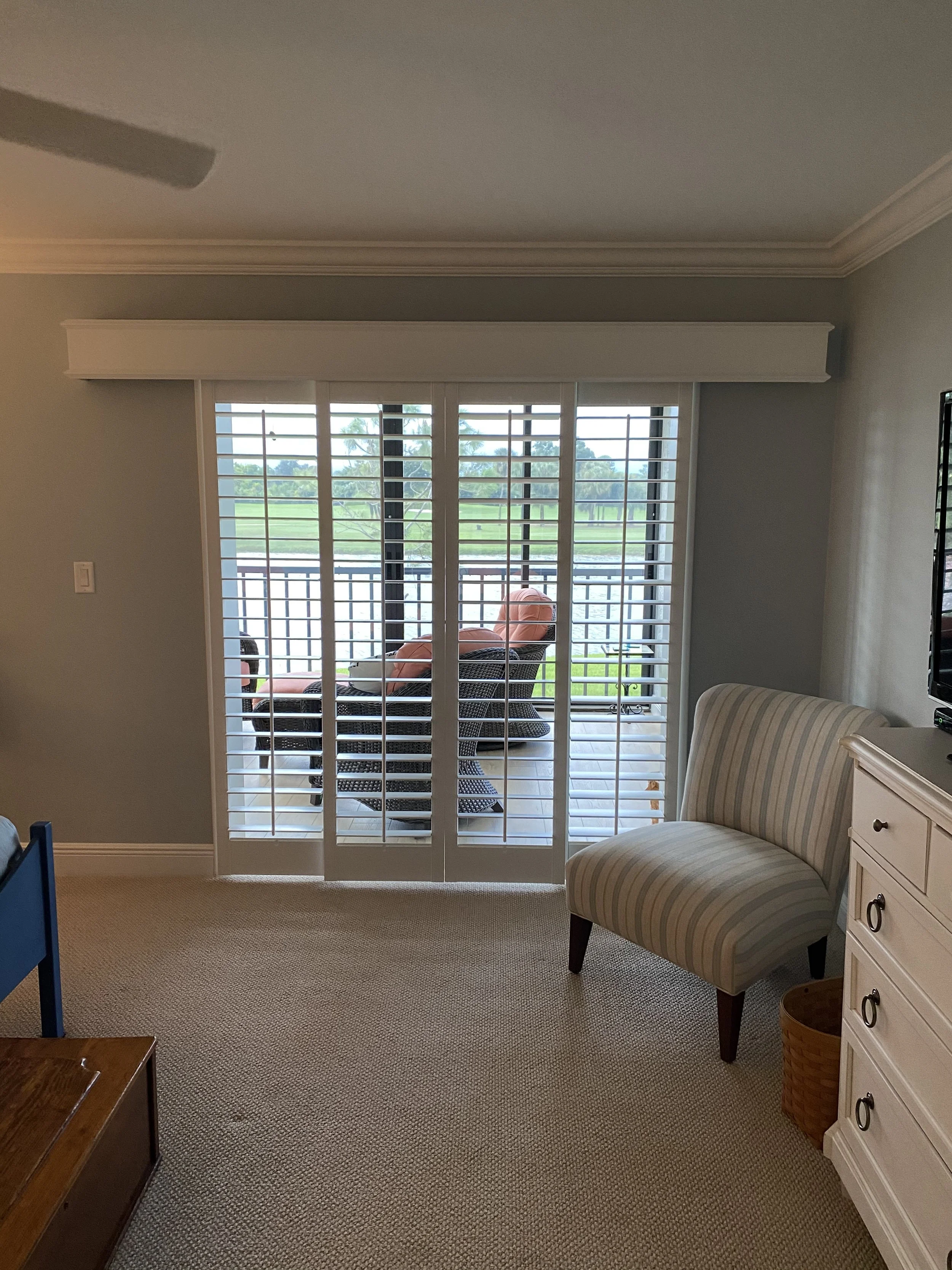 Master Bedroom Center tilt rod Slider OSMT with Box and bead top and bottom.jpg