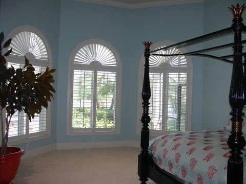 Center Tilt Rod Master Bedroom, 2 Panel Sunburst 3.5 Louvers.jpg