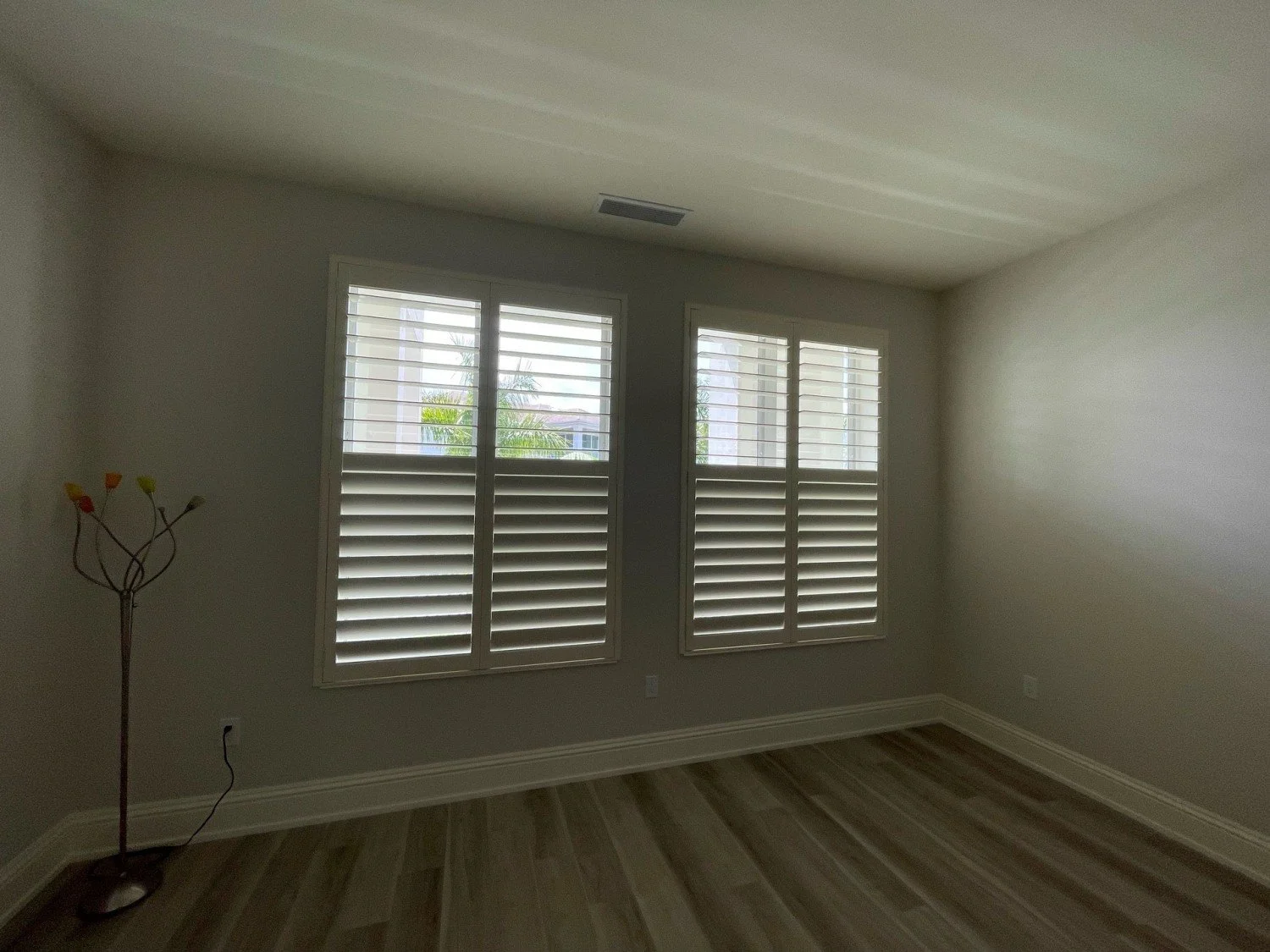 Clearview Bedroom 2 Panel with Mid Rail 4.5 in Louvers 6212.jpg