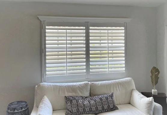 Center TIlt Rod 2 Panel with Crown 3.5 Louvers.jpg