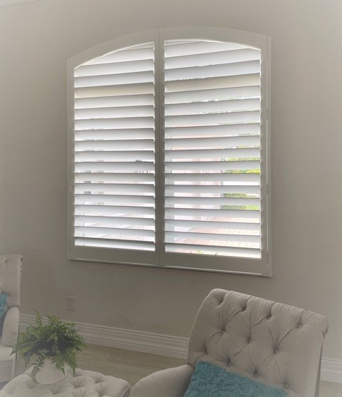 Clearview Livingroom 2 Panel Arch 3.5 Louvers.jpg