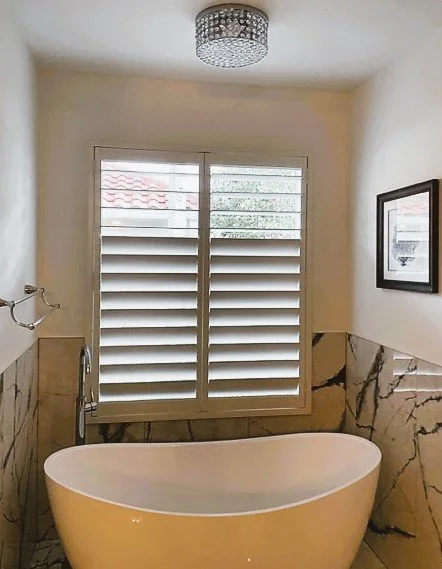 Clearview Marble Bathroom 2 Panels 4.5 Louvers.jpg