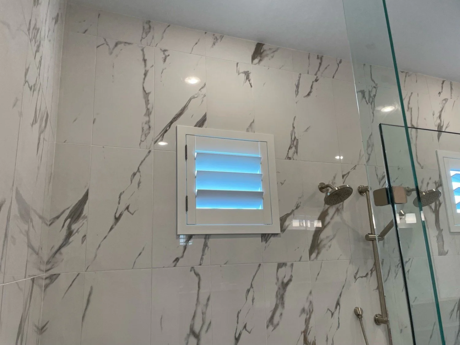 Clearview Shower 1 Panel PVC 4.5 in Louvers 6192.jpg