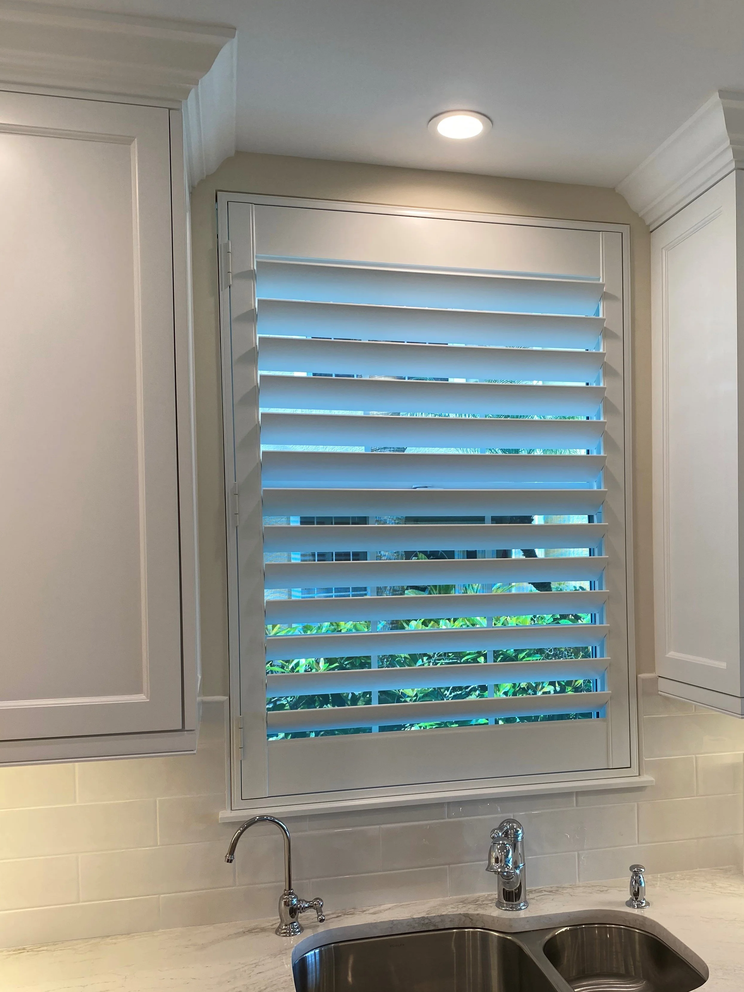 Clearview Kitchen Sink 1 Panel 3.5 Louvers.jpg