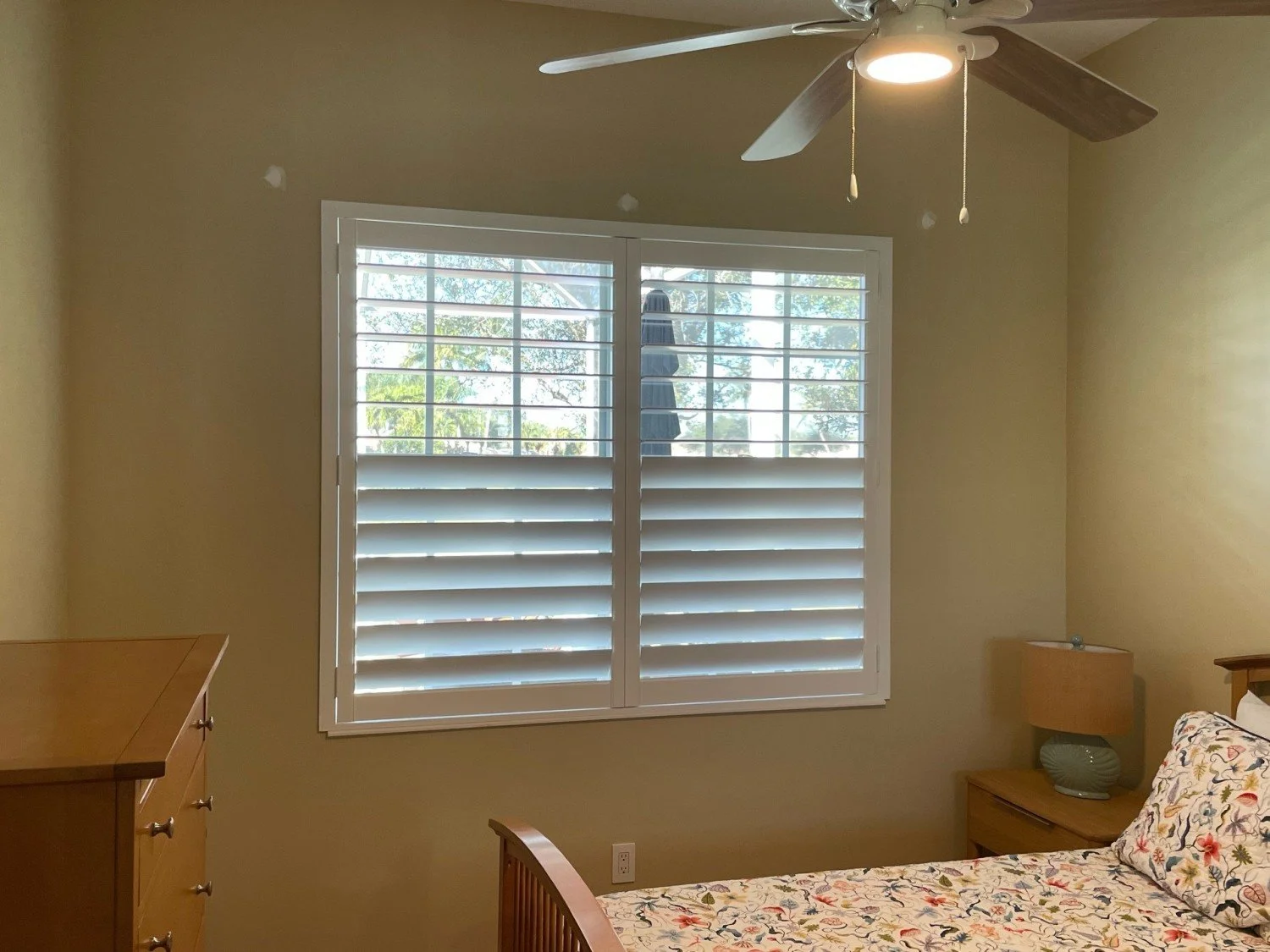 Clearview Bedroom 2 Panel Cut Tilt 4.5 in Louvers 5414.jpg