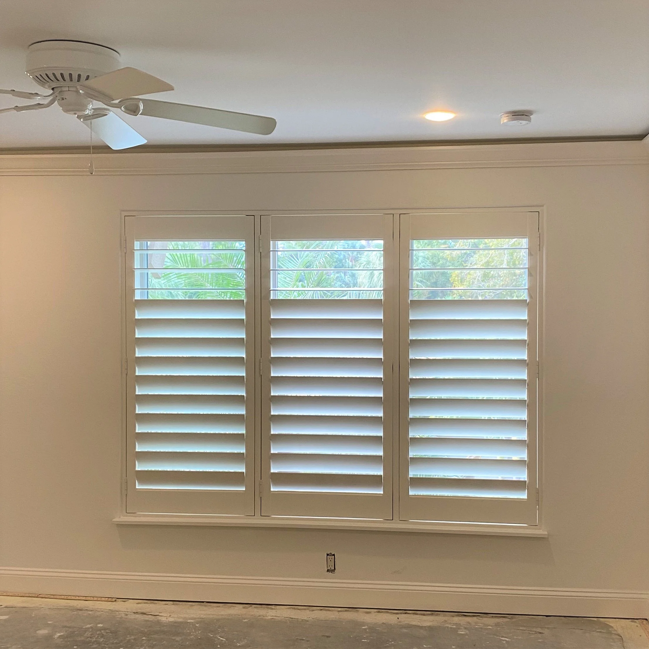 Clearview Master Bedroom 3 Panel Shutter Cut rod-work top and bottom louvers independently of each other 4.5 Louvers.jpg