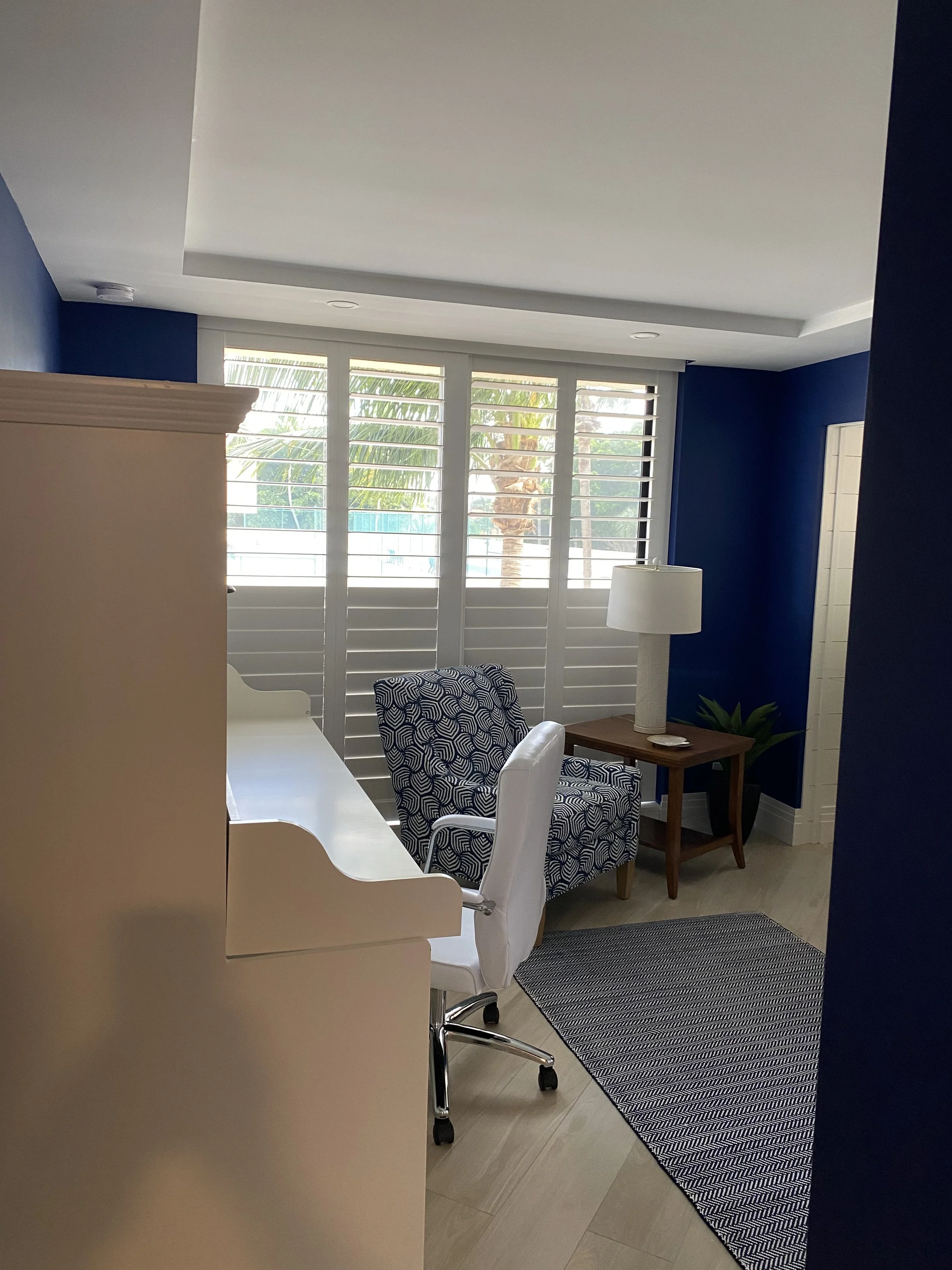 Den Study, Clearview, 4.5, Sliding Shutters, Cut tilt rod work top and bottom seperately.jpg