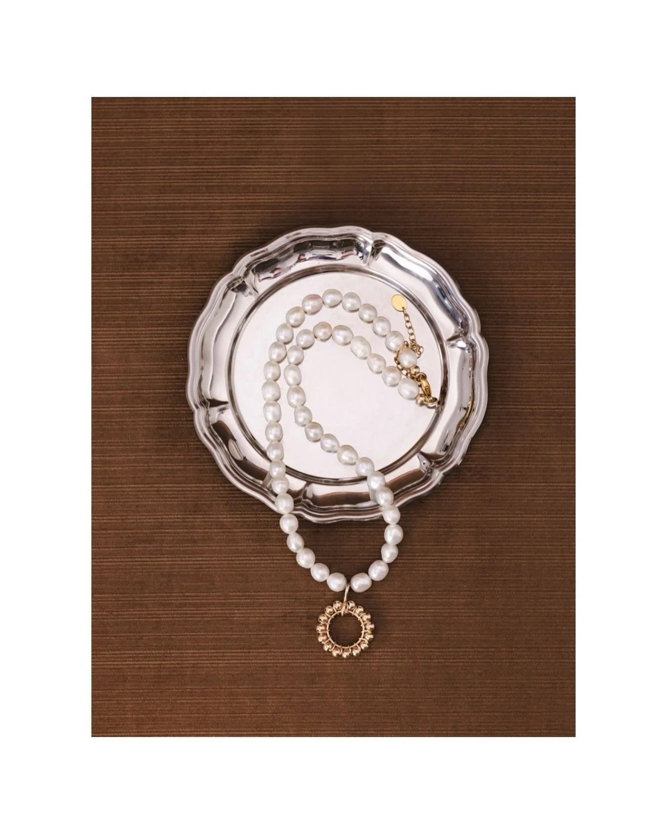 Avec Lisa quand on s'est envoy&eacute; chacune de notre c&ocirc;t&eacute; les inspi pour le moodboard, on avait litt&eacute;ralement les m&ecirc;mes images ! Du coup quand on &eacute;voqu&eacute; du chic, de l'intemporel, du velours et du marron, l'i