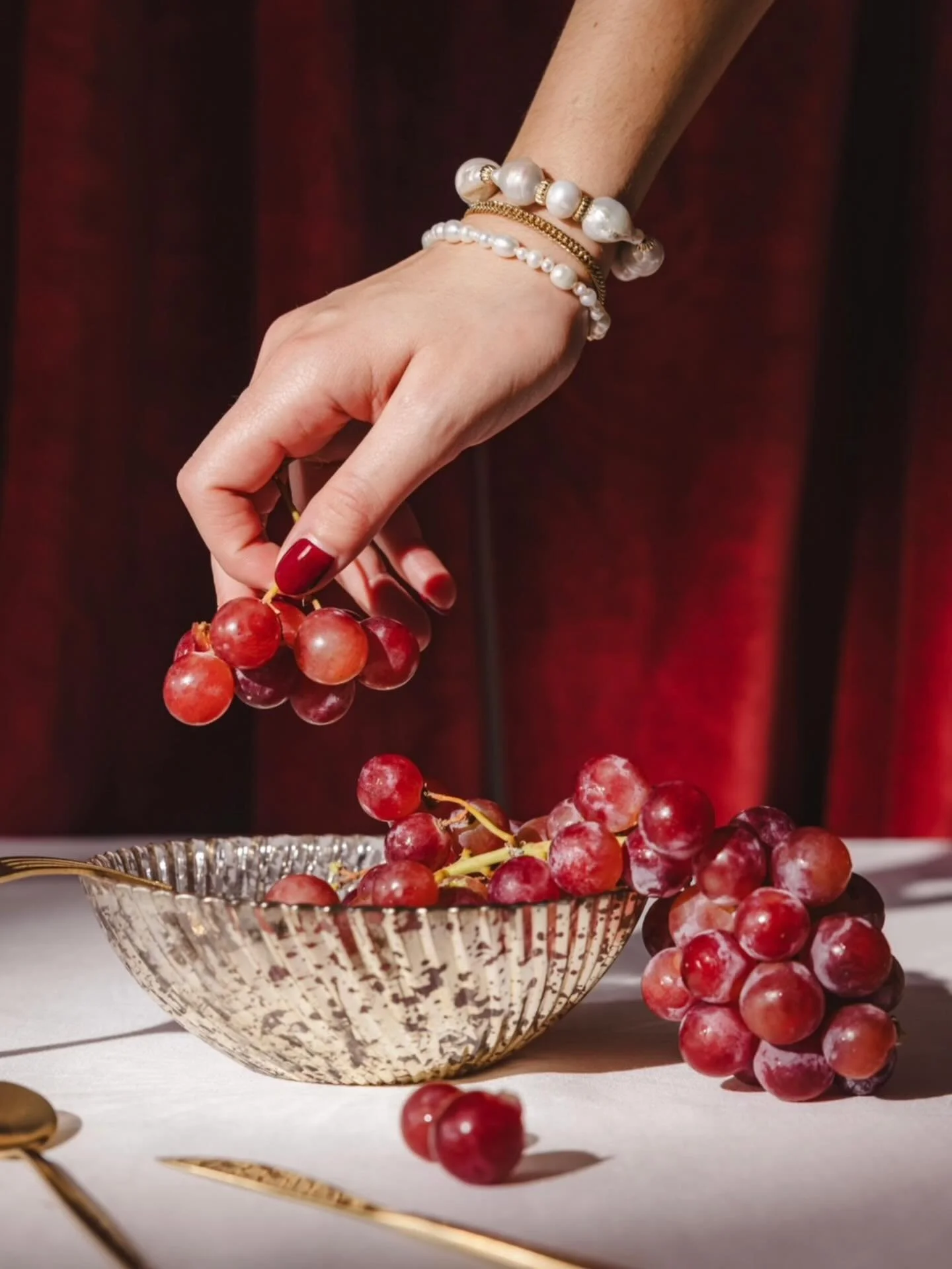 Shoot de No&euml;l pour @aglaiaco ✨🎄❤️
.
#brandcontent 
#photographeproduit 
#setdesignphotography 

photographe mode | photographe commerciale | brand photography | photographe bijoux | nature morte | 
brand content | shooting photo | set design | 