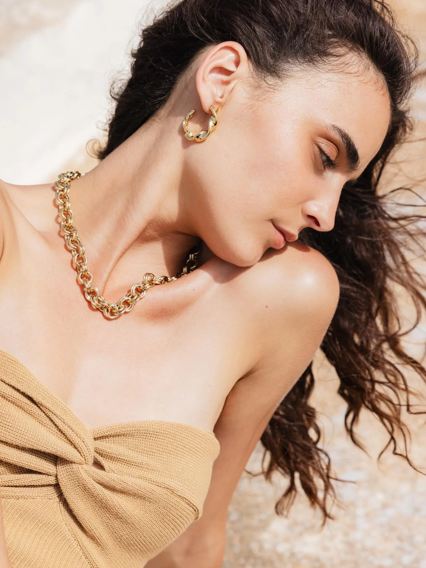 @abigaellenobre pour @chicalorsparis 
.
#brandcontent 
#photographeproduit 
#setdesignphotography 

photographe mode | photographe commerciale | brand photography | photographe bijoux | nature morte | 
brand content | shooting photo | set design | se