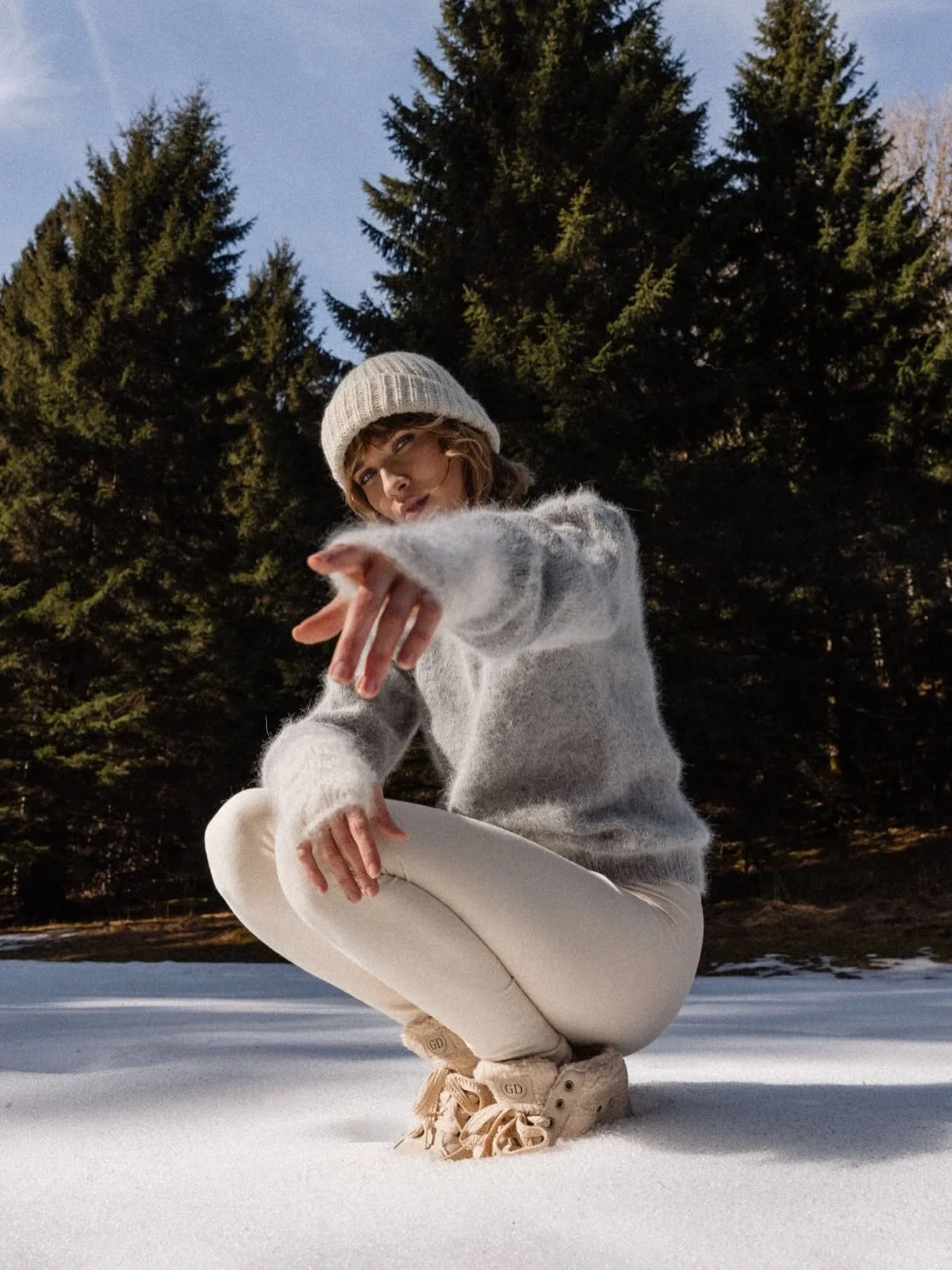 Retour sur cette belle campagne r&eacute;alis&eacute;e pour la marque de pulls @adepte.fr avec @ene.bzh et @laurenelabre.makeup 
Plus d'images en story 👌🏻
Un joli shoot les pieds dans la neige, en plein soleil avec 17 degr&eacute;s, des conditions 