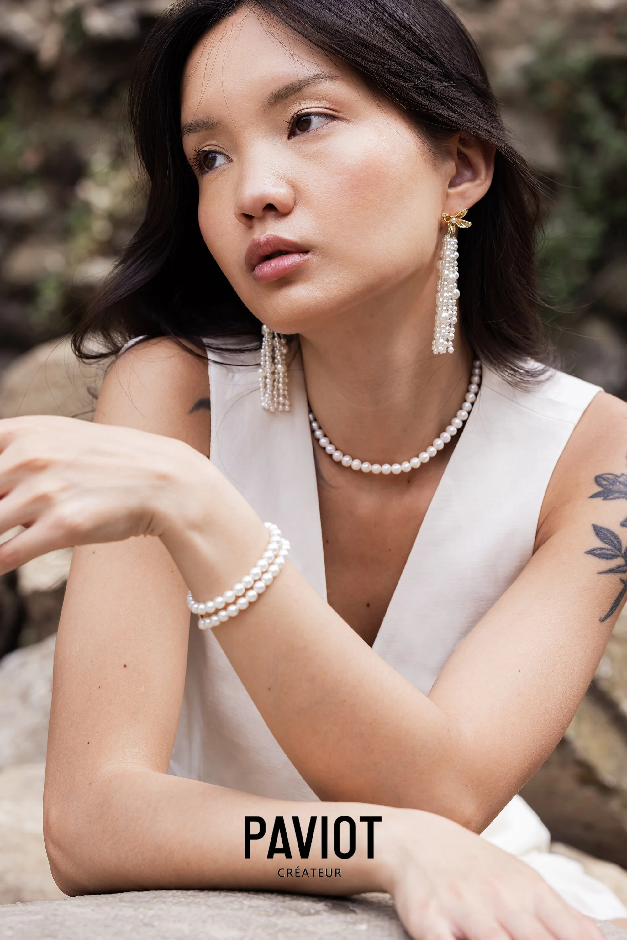 Mannequin portant une parure de bijoux en perles