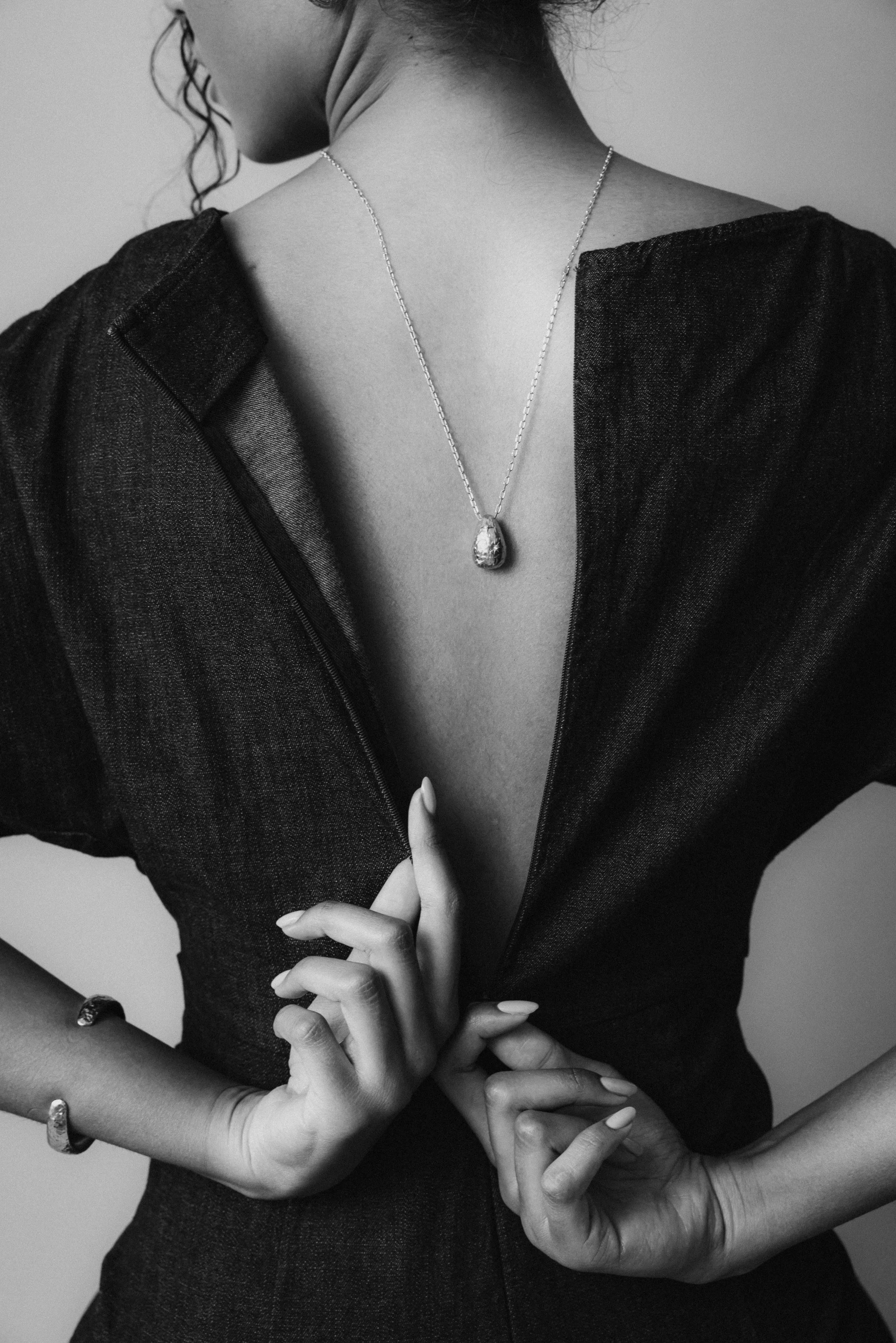 photo-dos-femme-bijou.jpg