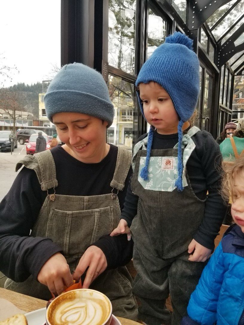 Happy customers make for a very happy maker!! 💛

It brings me sooo much joy to see you all out and about wearing your Butterflies in Ballgowns dungarees! 🦋

Got a pair? Comment below with a photo of you wearing them! 👇