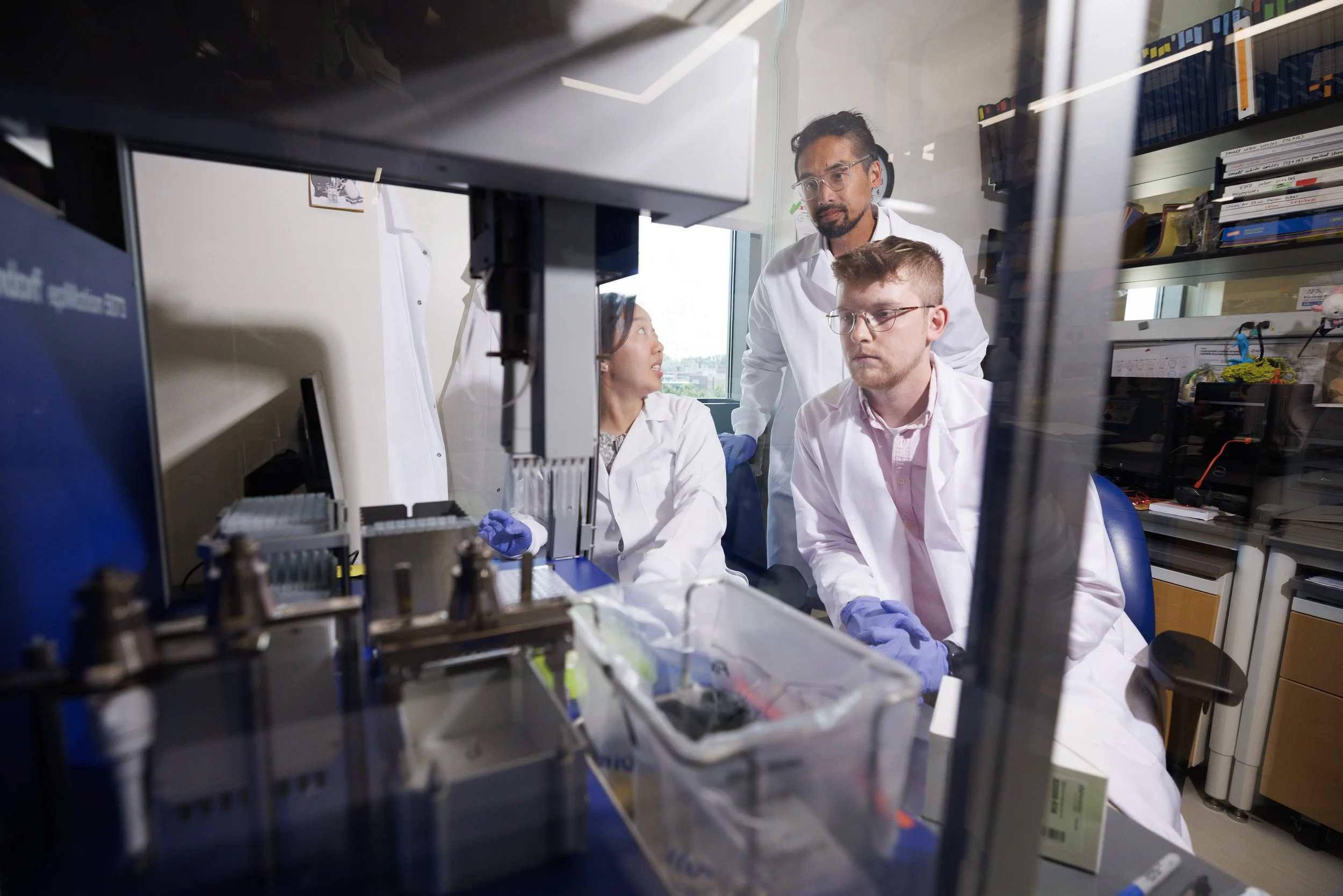 In lab - Sharon, Nolan, Lawrence.JPG