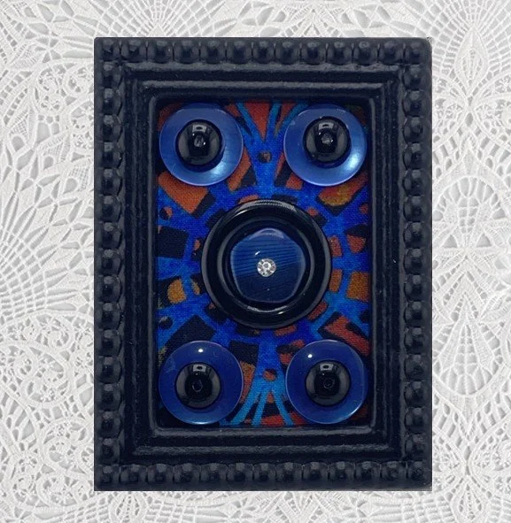 Button Web Mini on Lace.jpg