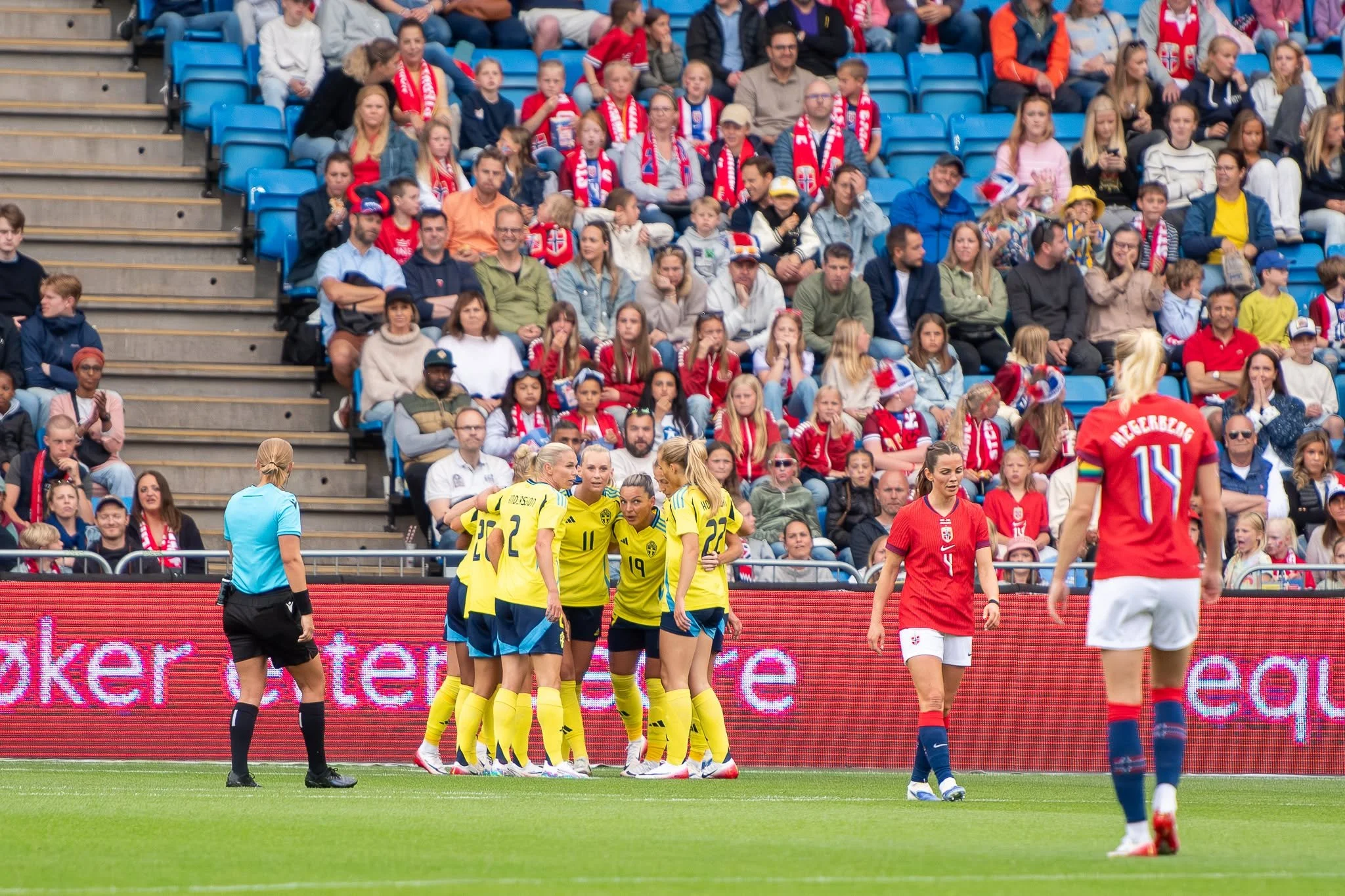 Sverige slo Norge 2-0 i den siste kampen f&oslash;r EM-sluttspillet i Sveits som starter neste onsdag ⚽📸
.
.
#football #picoftheday #photooftheday #norway #norge #sweden #sverige #fotball #fotboll #fussball .