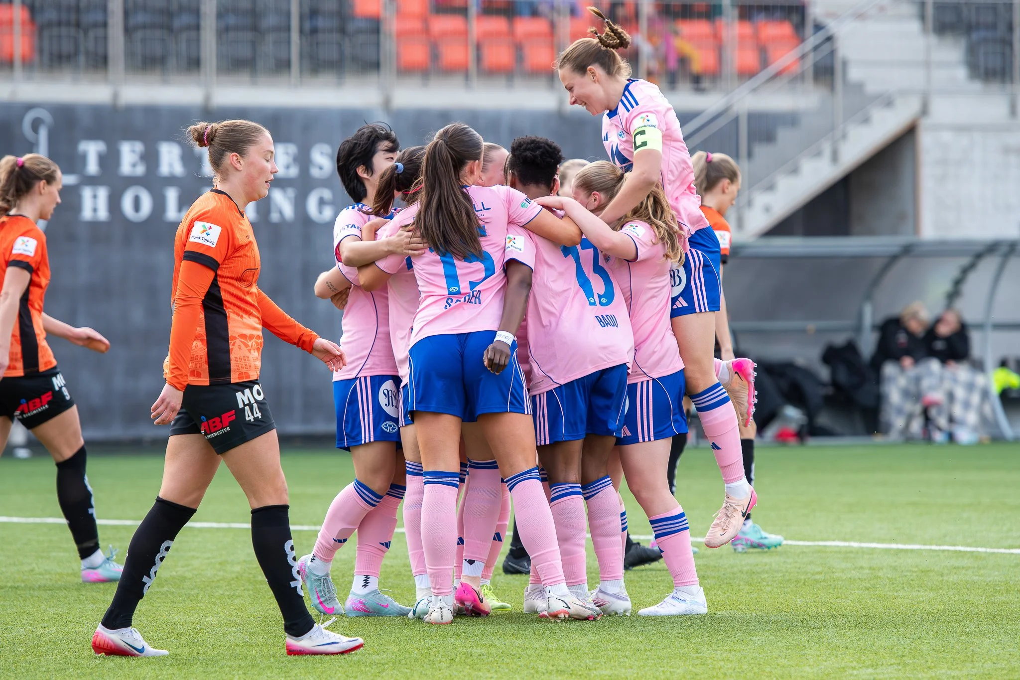 Molde vant 3 - 1 borte mot &Aring;sane s&oslash;ndag ⚽📸
.
.
#football #picoftheday #photooftheday #norway #&aring;sanefotball #moldefk #moldefkkvinner #fotball #fotboll #fussball #1divisjonkvinner .