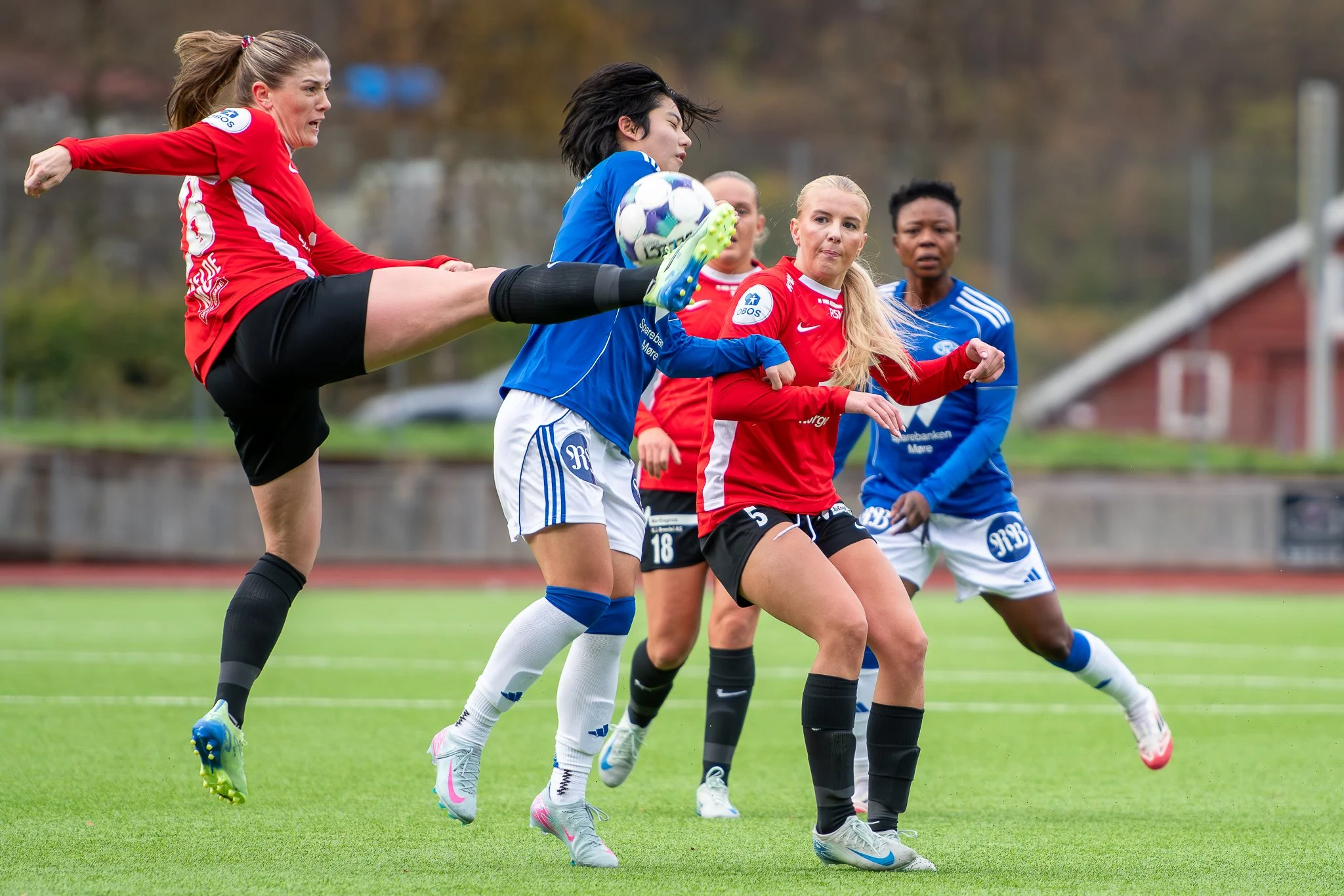 Arna Bj&oslash;rnar vant serieavslutningen 3 - 2 mot Molde FK ⚽📸
.
.
#football #picoftheday #photooftheday #norway #arnabj&oslash;rnarfotball #moldefk #moldefkkvinner #fotball #fotboll #fussball #1divisjonkvinner .