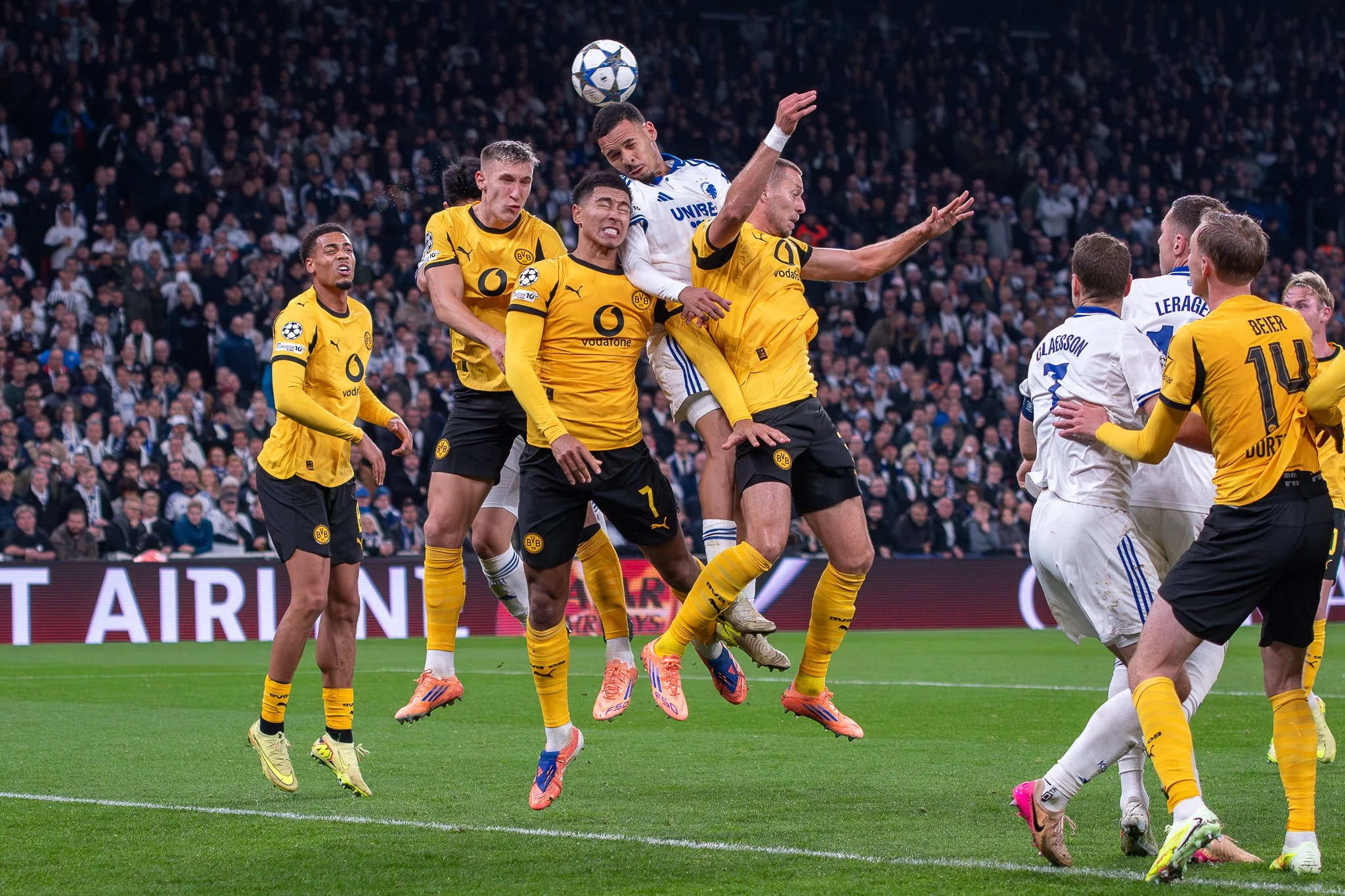 Borussia Dortmund vant 4-2 over FC K&oslash;benhavn i Champions League 📸⚽
.
.
#football #picoftheday #photooftheday #denmark #borussiadortmund #fck&oslash;benhavn #fck #fckopenhagen #fotball #fotboll #fussball #championsleague .