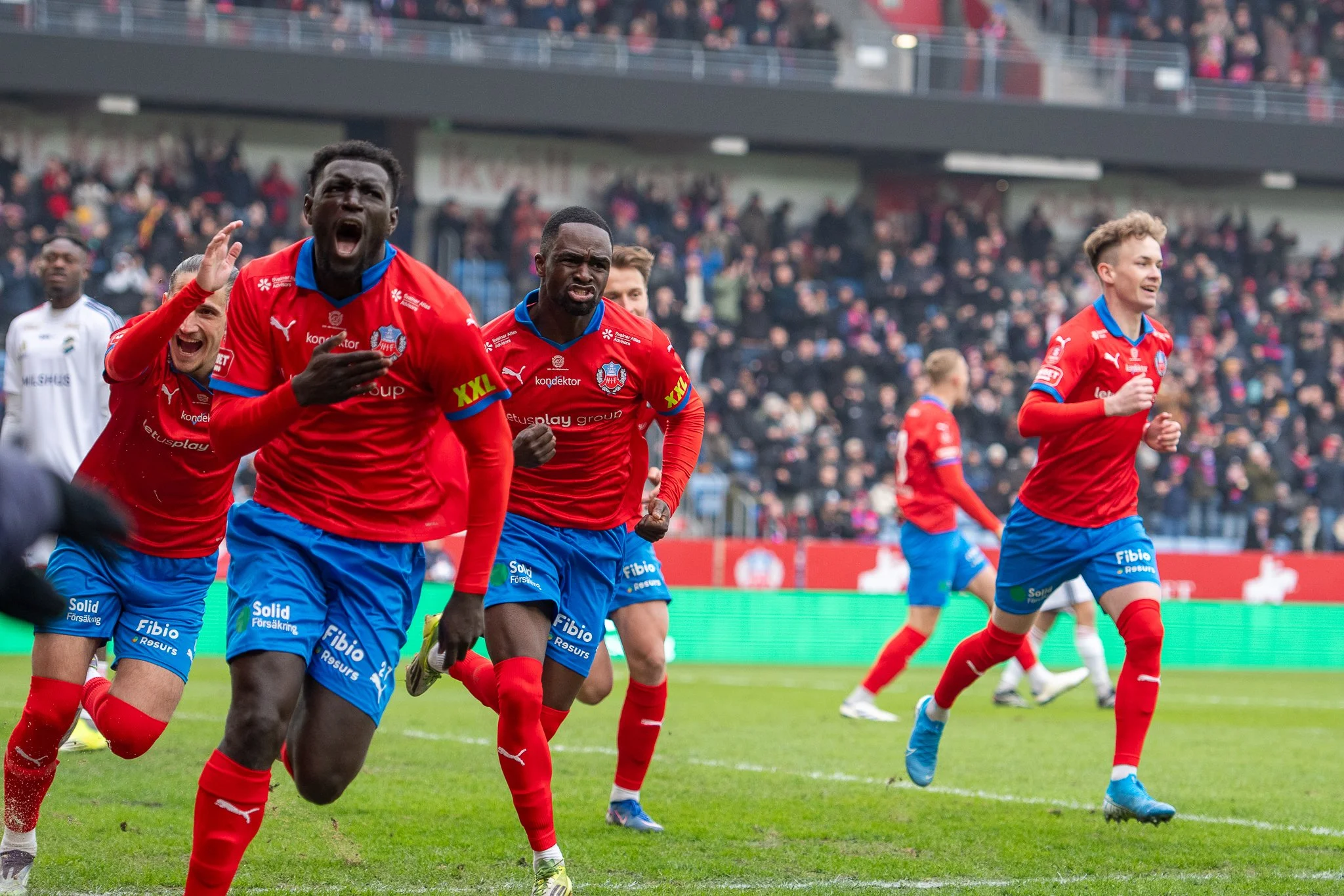 Helsingborg fikk en knallstart p&aring; sesongen med 4 - 1 over &Ouml;ster i serie&aring;pningen ⚽📸
.
.
#football #picoftheday #photooftheday #sweden #helsingborg #helsingborgsif #ostersif #&ouml;stersif #fotball #fotboll #fussball #superettan .