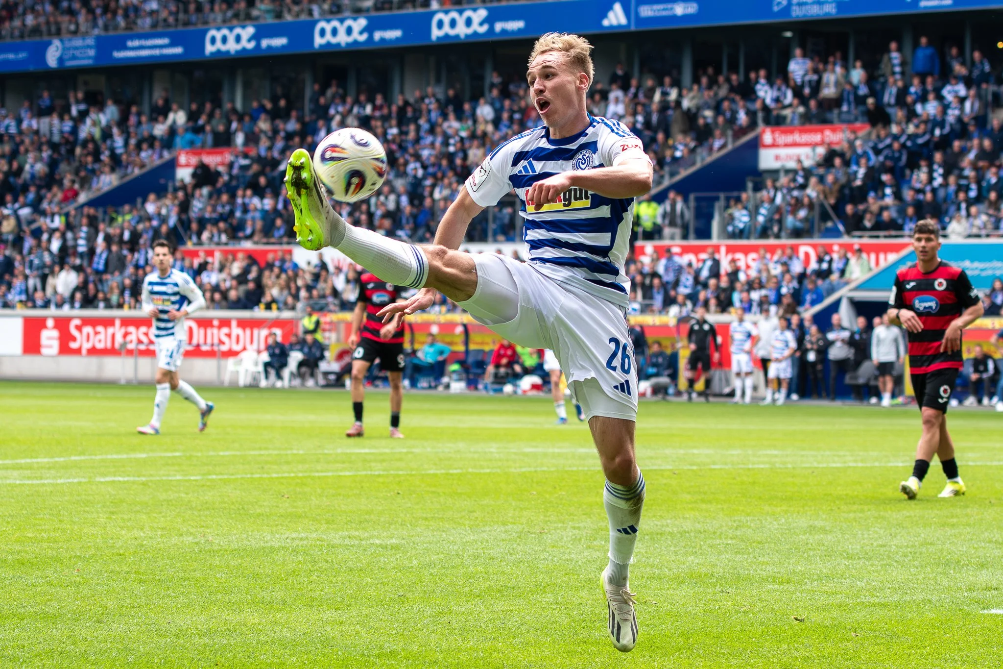 MSV Duisburg og Viktoria K&ouml;ln delte poengene i helgens serieavslutning i 3. Liga ⚽📸
.
.
#football #picoftheday #photooftheday #norway #germany #deutschland #msvduisburg #duisburg #koln #k&ouml;ln #viktoriak&ouml;ln #3liga #dritte #dritteliga #f