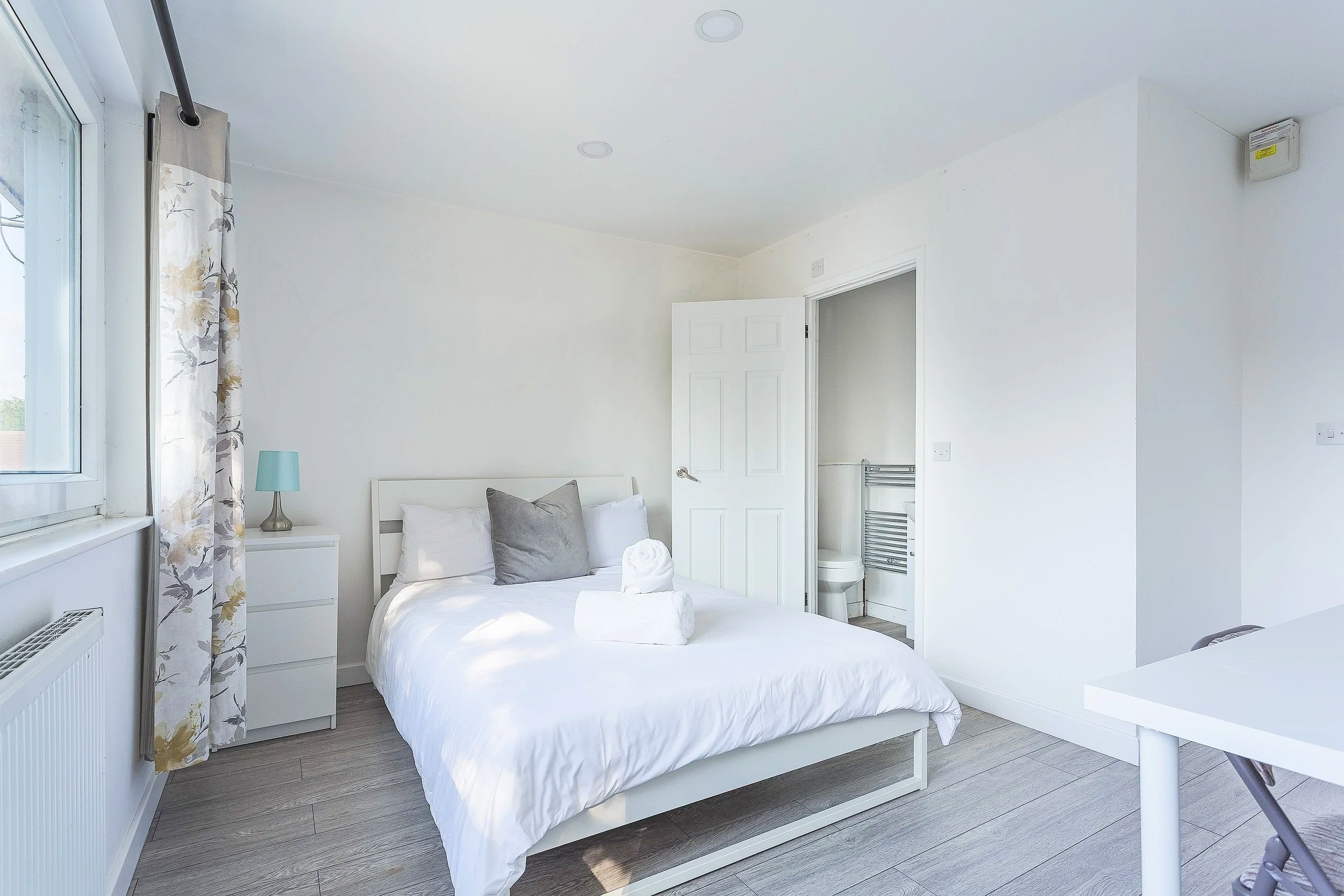 ensuite bedroom serviced apartment rolls royce derby