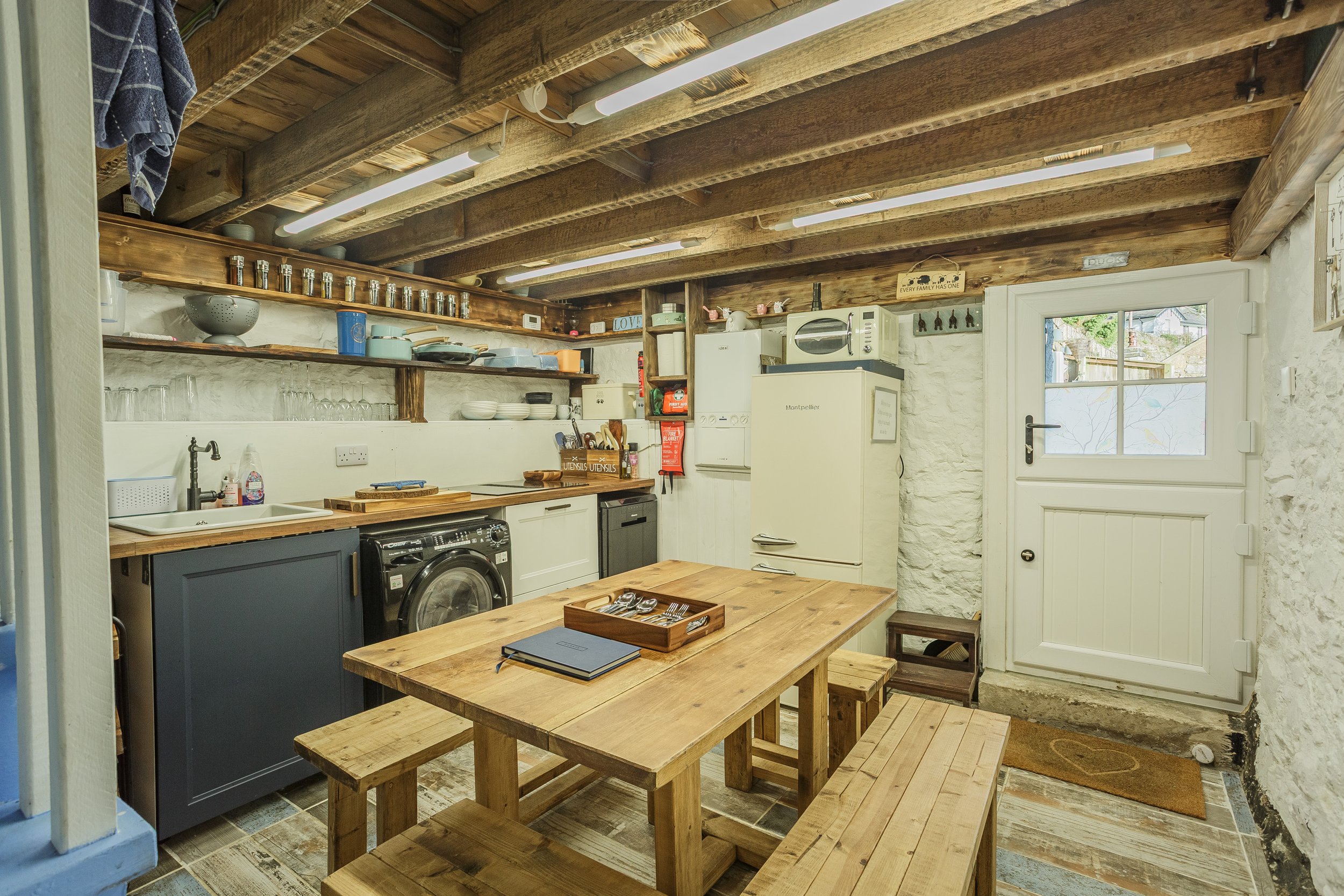 10-12-2025_1 Charnwood Terrace-7.jpg