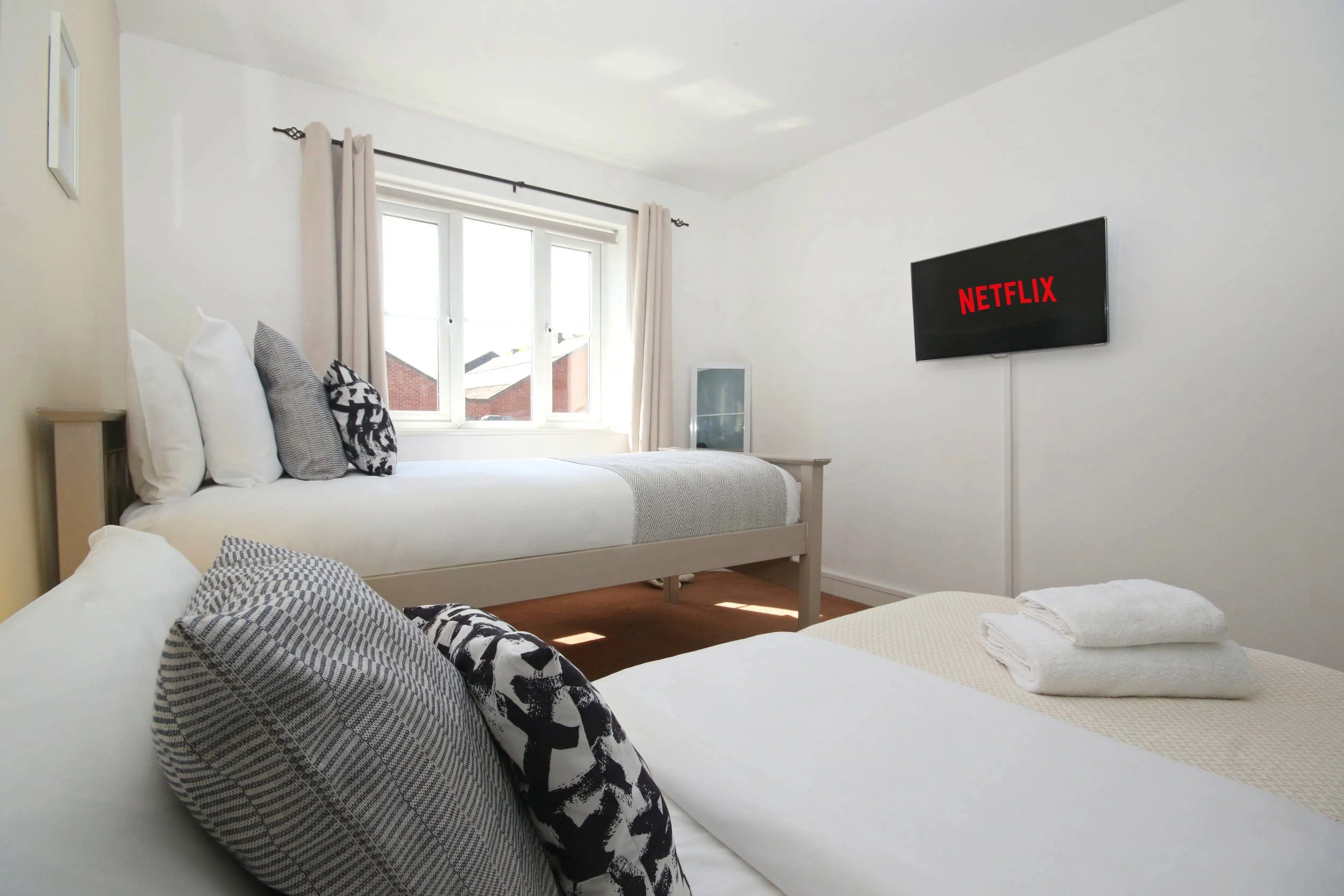 Bedroom in 4-bed contractor house