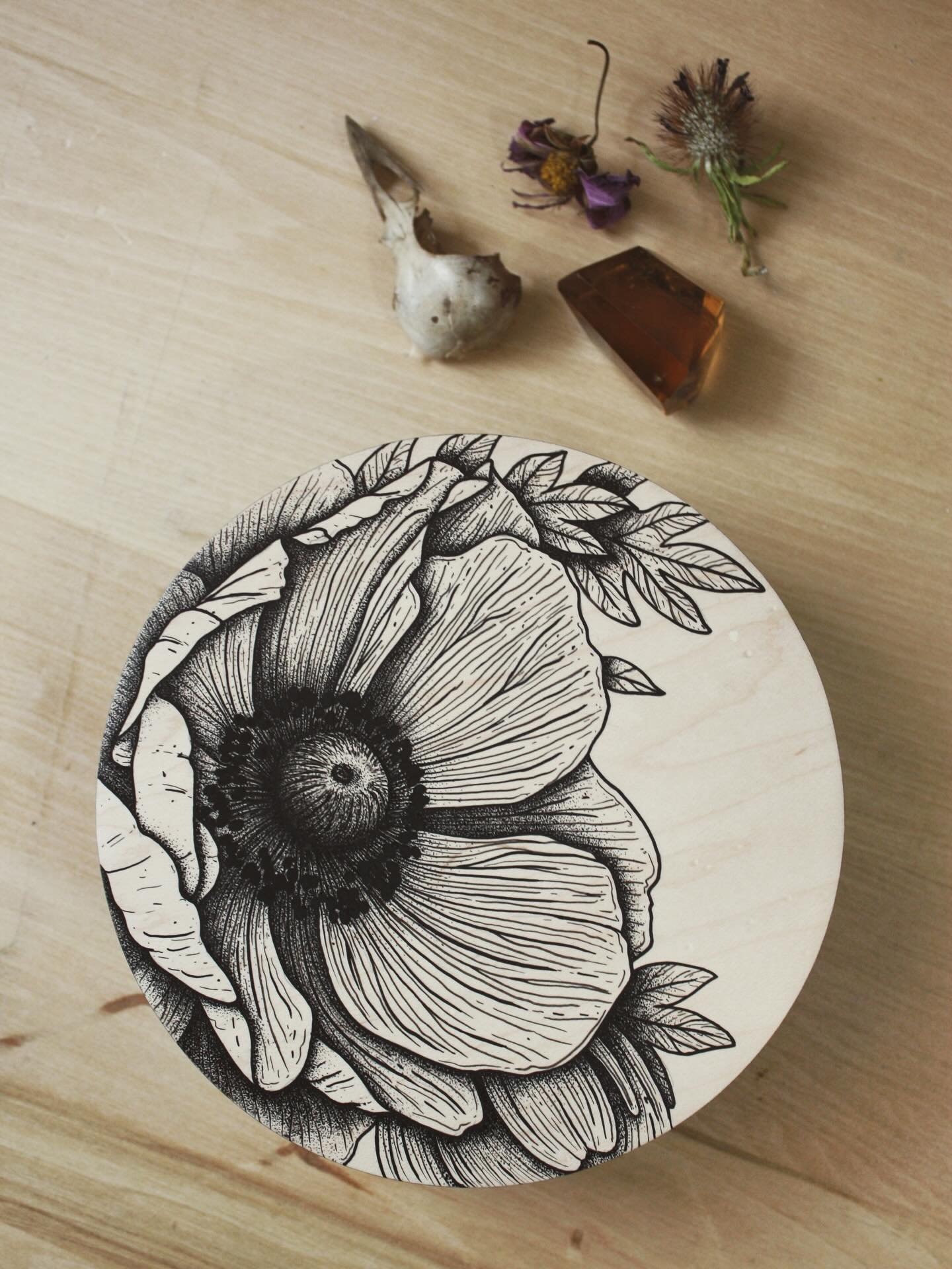 Sold @thepinkdoorshow 
⁣
Ink and pen on maple wood canvas. ⁣
⁣
#yycillustrator #artbotanica #flowers #maple🍁 #maple #artist #penart #canadianart