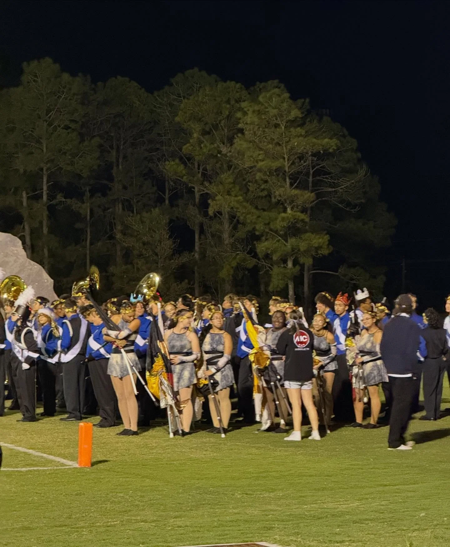 🎶💙 We are so grateful and  proud to be a sponsor of the @dhs_blue_brigade 💙🎶
We’ve had the joy of teaching yoga to these amazing students a few times and tonight, we got to watch them shine on stage. 🌟 Their talent, dedication, and energy