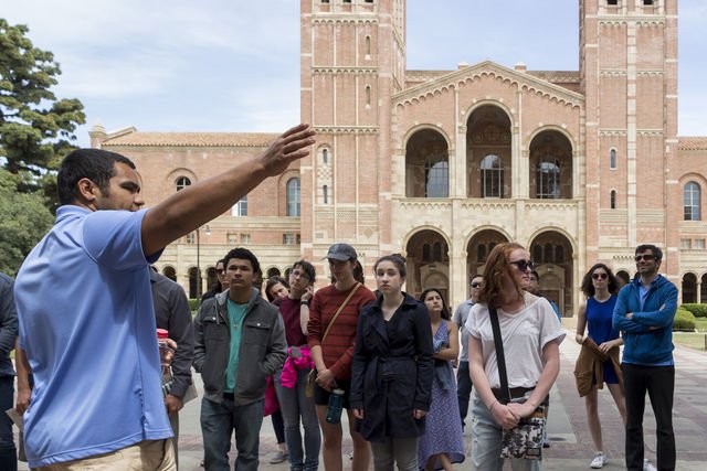 Group college tour