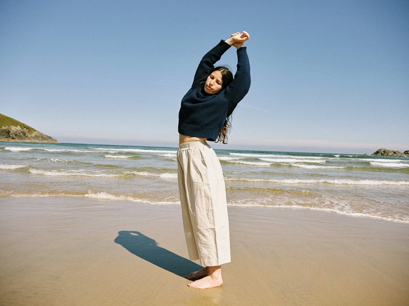 ATLAS 💙 in indigo

A turtleneck jumper, hand-knitted in smooth heavyweight wool and dyed in a deep indigo that echoes the calm depth of the sea. A piece that holds the stillness of water and the warmth of hands. Only one available, open for reservat