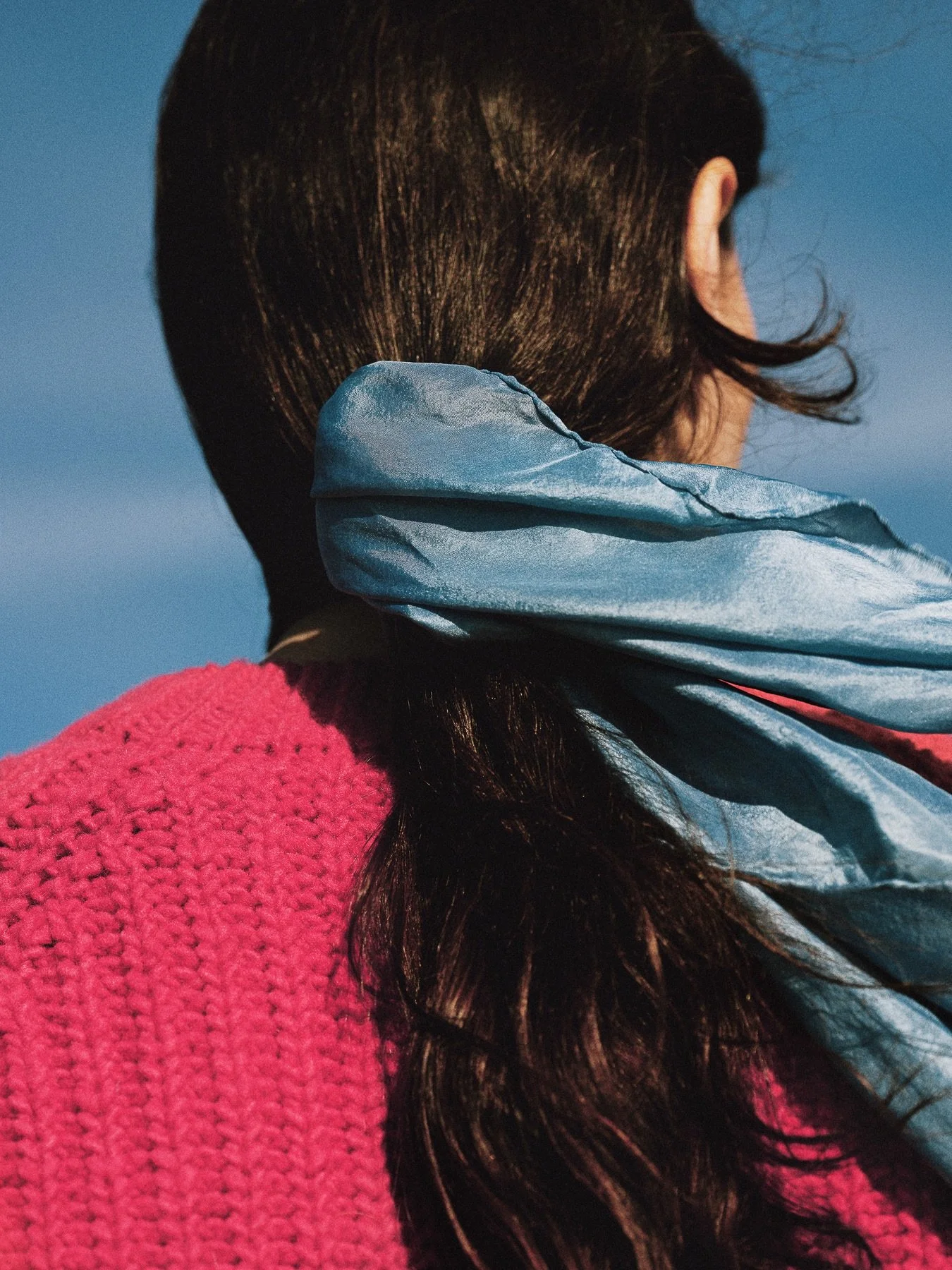 Fresh batch of hand-dyed bandanas 🌀
Dyed with indigo, plant waste from the orchards, and homegrown tagetes.

A very small restock is now available in Algae and Indigo 🌷

In the pictures, Freja wearing the Sierra Jumper in Carmine hand dyed with coc