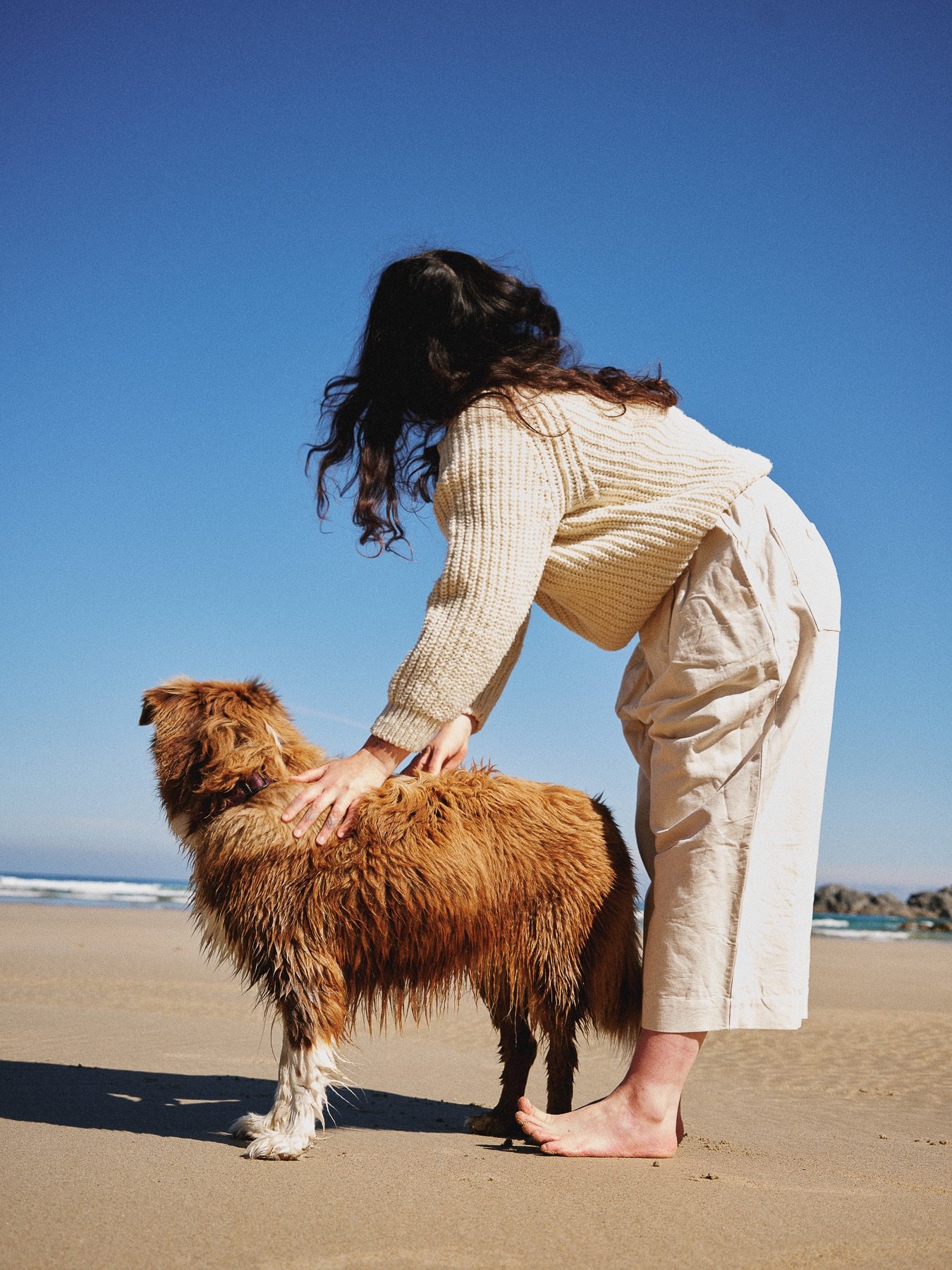 How can we create clothing without destroying? How can we offer the body clean, safe, honest materials?

I began with wool. With manual processes. With accepting the material for what it is, without forcing it. I increasingly find beauty in the untre