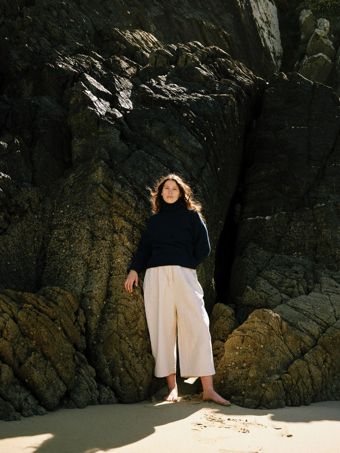 💙 ocean blue

One-of-a-kind Atlas Jumper, hand dyed with Indigofera tinctoria leaves. A pure wool turtleneck, knitted with a special yarn finer than our usual merino, reducing the heavinest while keeping its warm. Wool sourced from extensive spanish