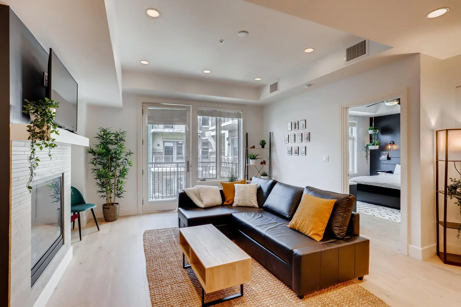 3301 Arapahoe Ave E318 Boulder-large-008-010-Living Room-1500x999-72dpi.jpg