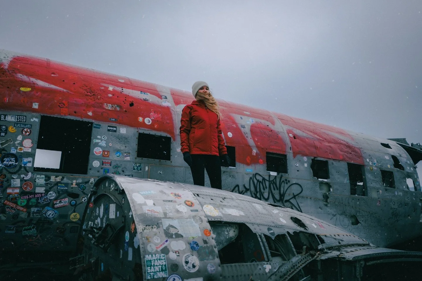 One of Iceland&rsquo;s more unusual sights ✈️

This DC-3 plane crash landed on the black sand beach in Iceland in 1973. Fortunately everyone survived, but the plane wreckage was too difficult to move so it&rsquo;s been there ever since.

The DC-3 pla