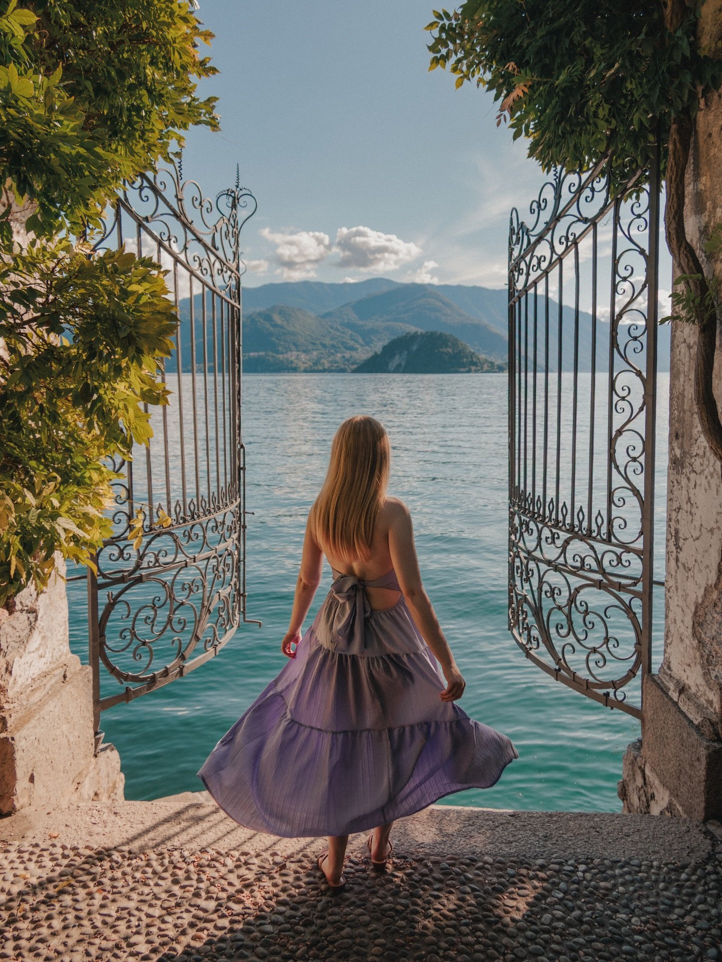Just a reminder that Lake Como will look like this again in the next few weeks 🌸🌿

📍Villa Cipressi, Varenna

#villacipressi #gatesofheaven #lakecomo #italy #travel