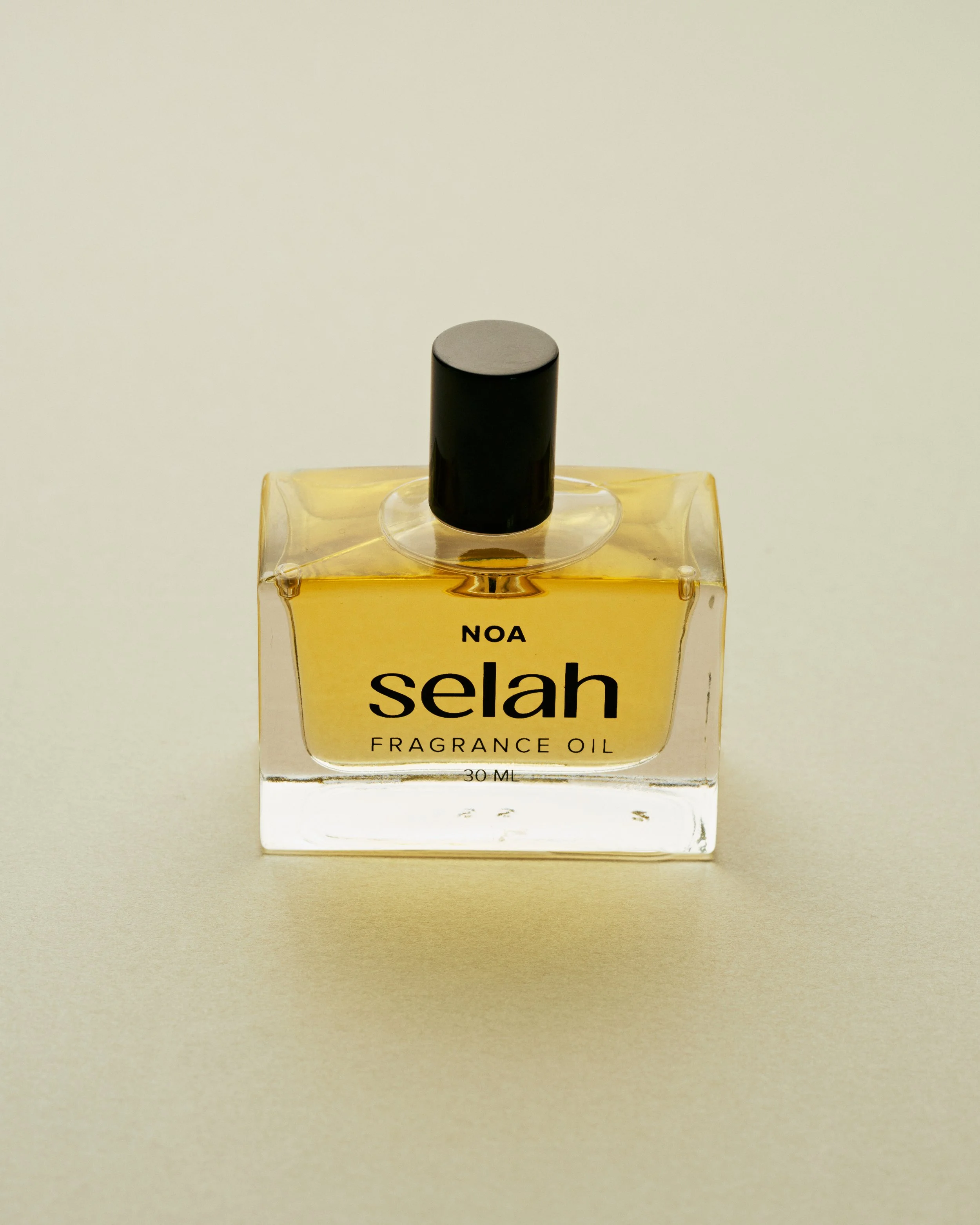 Bergamot, watermelon, papaya, jasmine, saffron, sugar plum, peach, tobacco, amber, vanilla, tonka