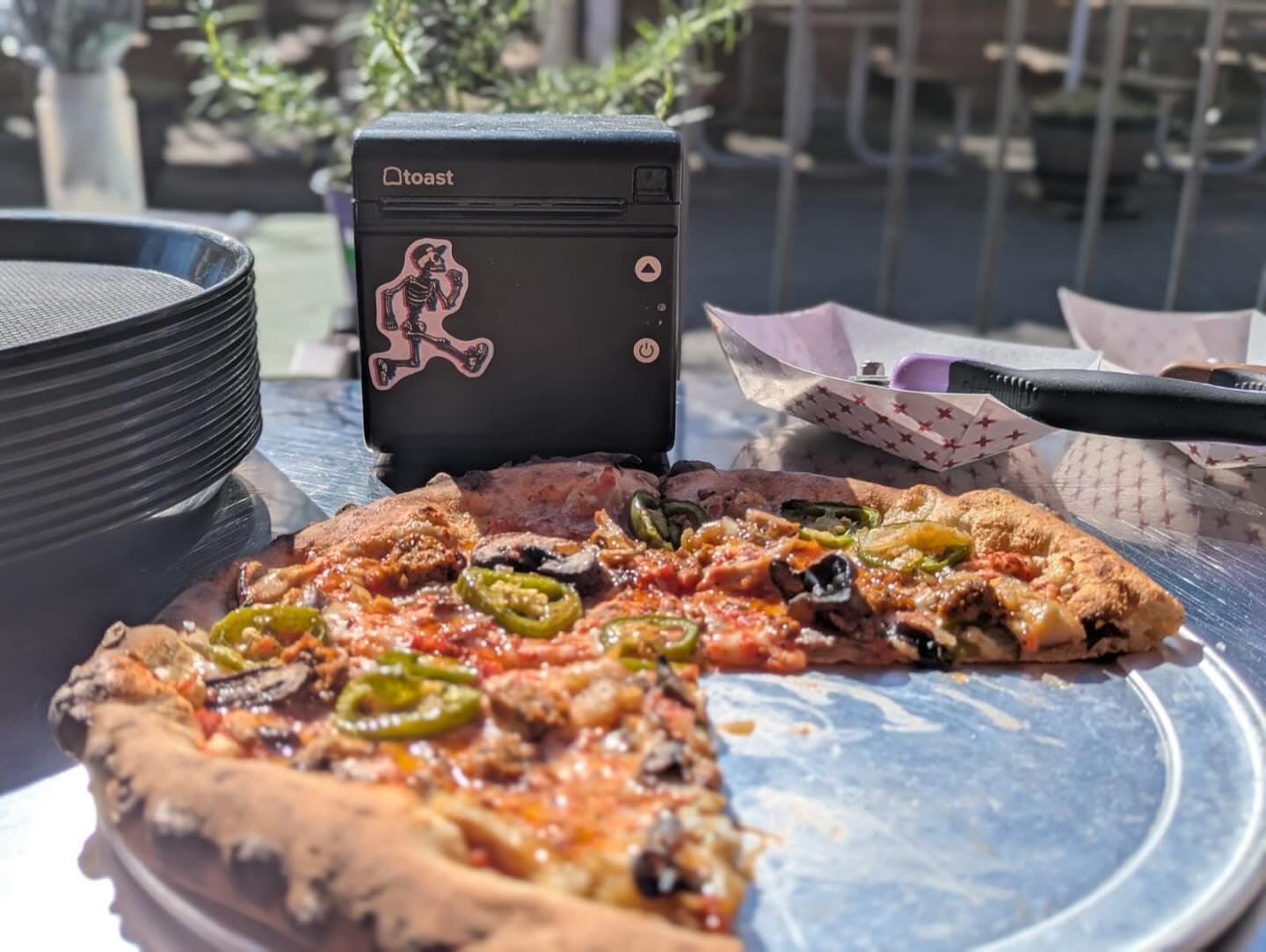 We love these gorgeous spring days at @thedewdropinndc ! 🍕 🦴 
&bull;
&bull;
&bull;
&bull;
&bull;
#pizza #pizzatime #pizzaparty #pizzagram #dcpizza #dcpizzalovers #dcfoodies #dcfood #dcfoodie