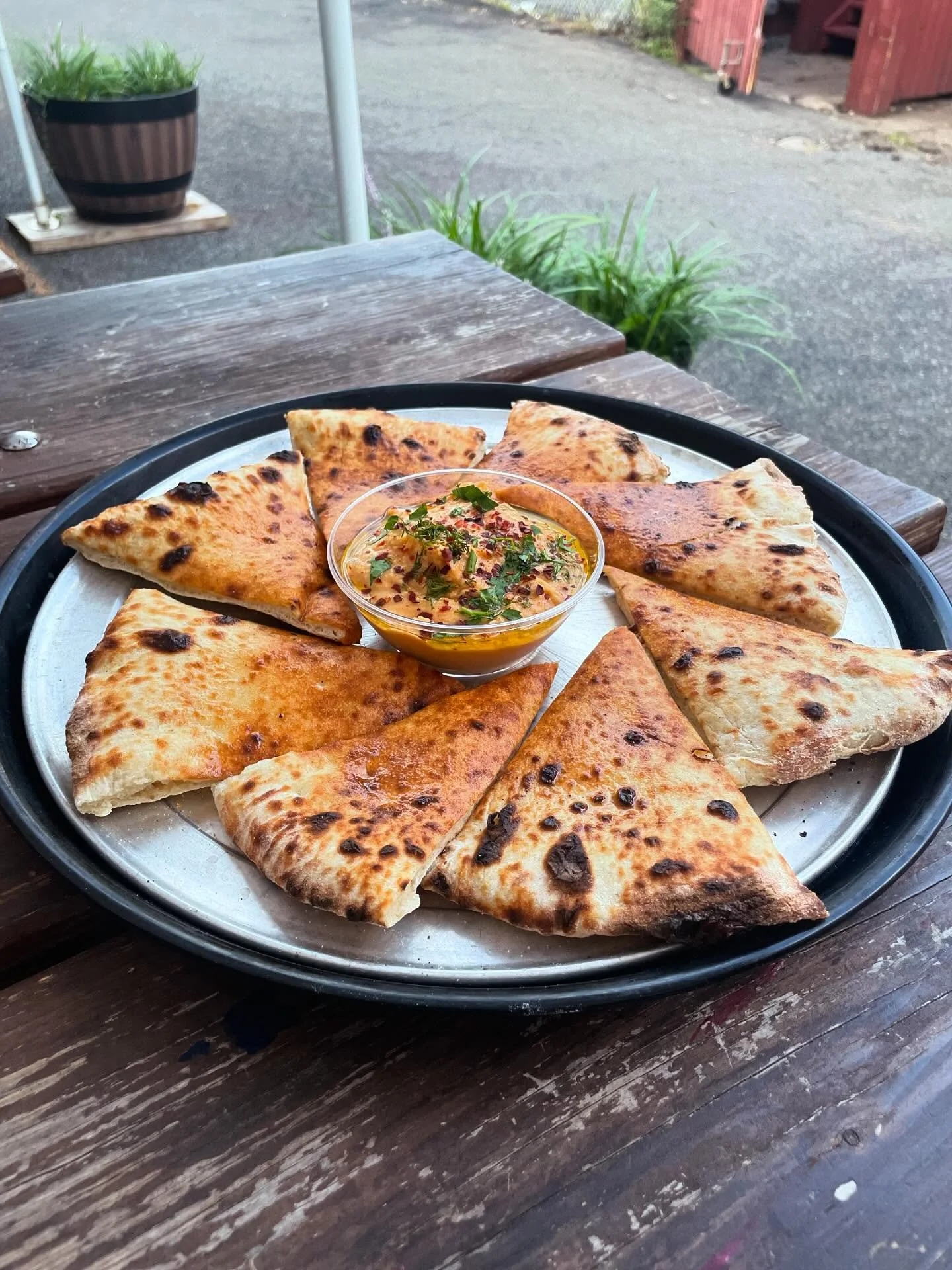 Are there times you don't want pizza? We can't relate, but got you anyway with our delicious homemade hummus and pita appetizer! It's going to be a gorgeous weekend, so we better see y'all out there! 🍕 🦴 
&bull;
&bull;
&bull;
&bull;
&bull;
#dcfood 