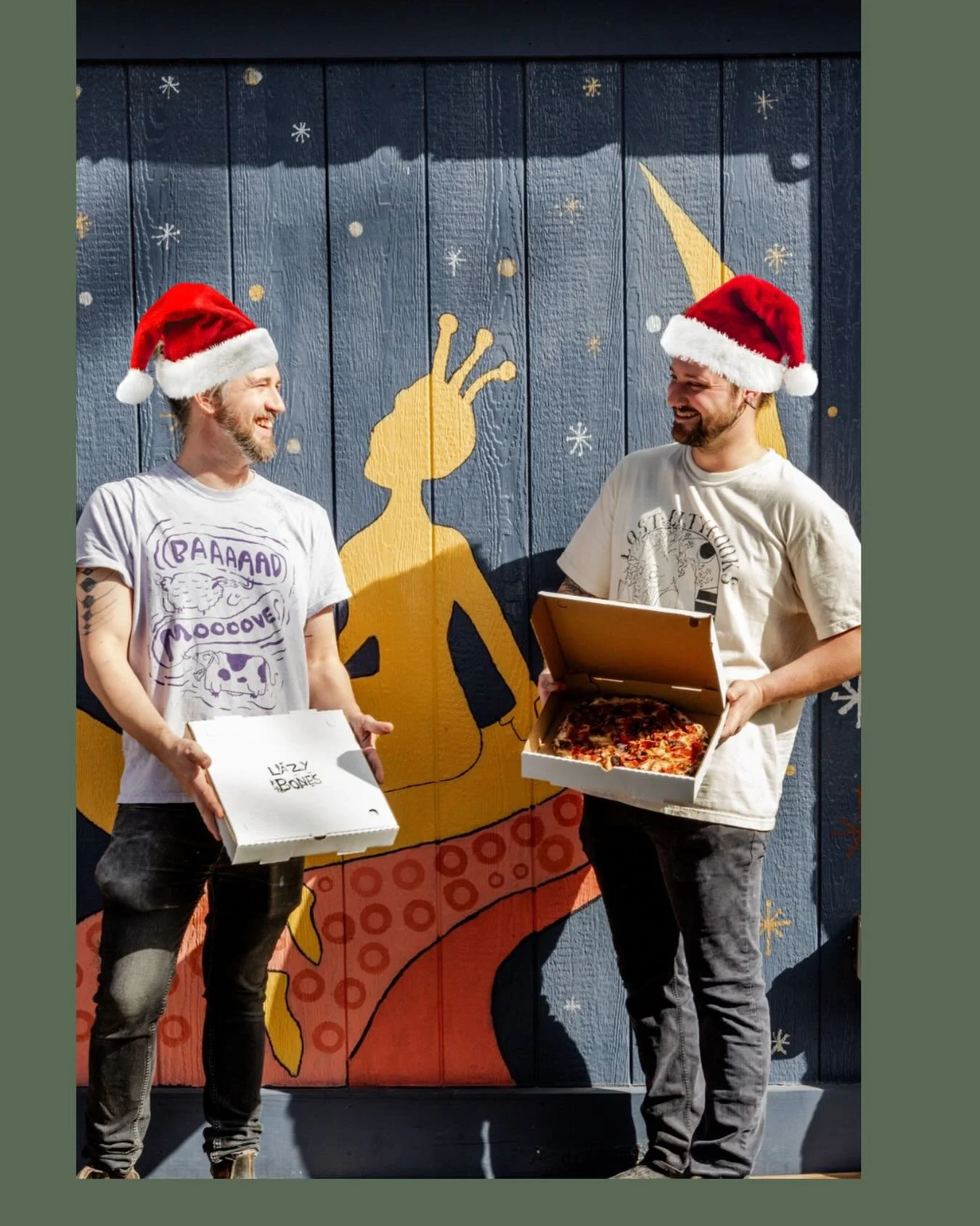 Merry Christmas from ours to yours! We are closed, celebrating with our wonderful family, both today (12/24) and tomorrow (12/25), but we will be back at it on Friday! Wishing everyone a very happy holiday season! 🍕 🦴 
📸: @isabelle.gholl.photograp