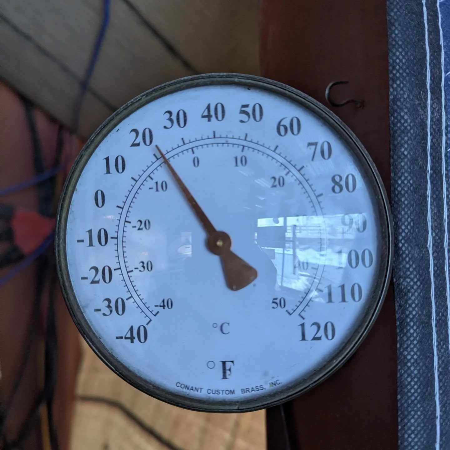 It's pretty cold out here, but we're gonna see how high we can crank it with the fire going! Nor rain, nor sleet, nor snow and all that. See you out here! (Or order online and we won't see you, but you'll get to stay warm!) 🍕🦴